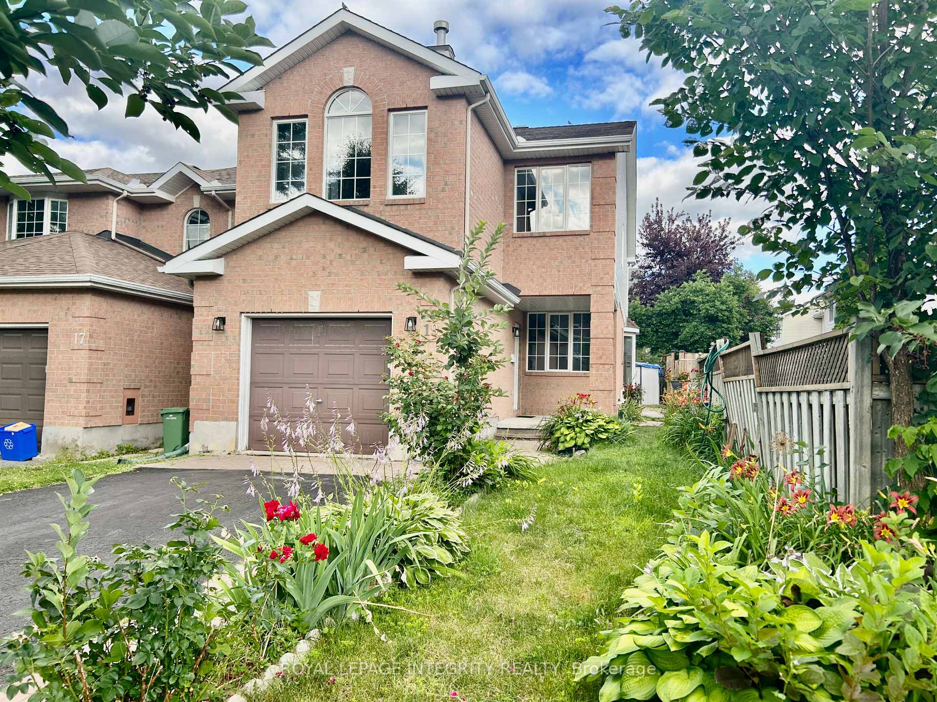 Photo 2 of 19 Cohen Avenue, Ottawa, Kanata - Katimavik — HOMEH