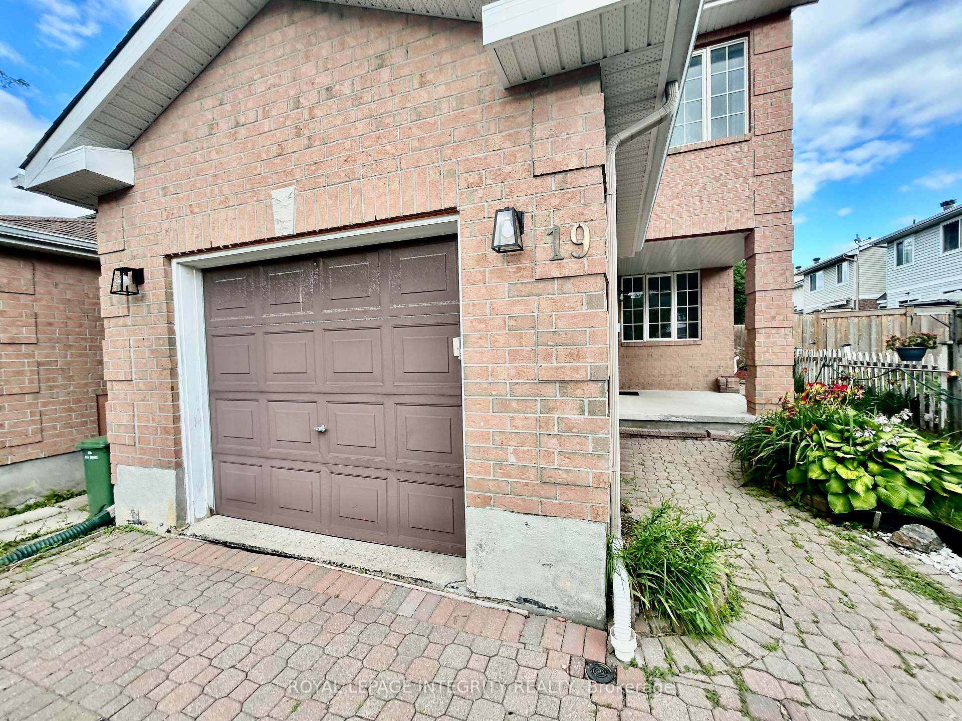 Photo 3 of 19 Cohen Avenue, Ottawa, Kanata - Katimavik — HOMEH