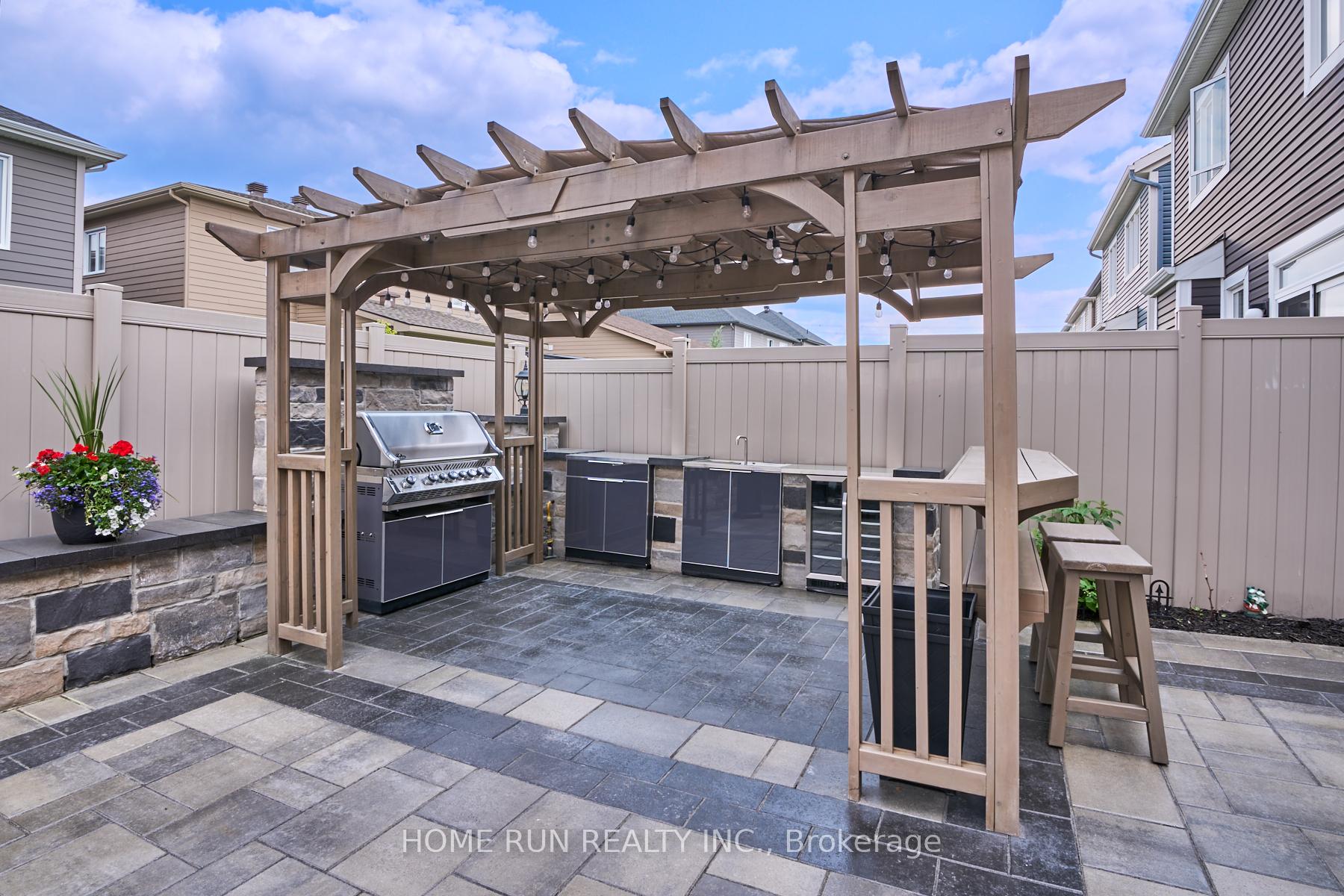 Photo 4 of 341 Rouncey Road, Ottawa, Kanata - Emerald Meadows/Trailwest — HOMEH