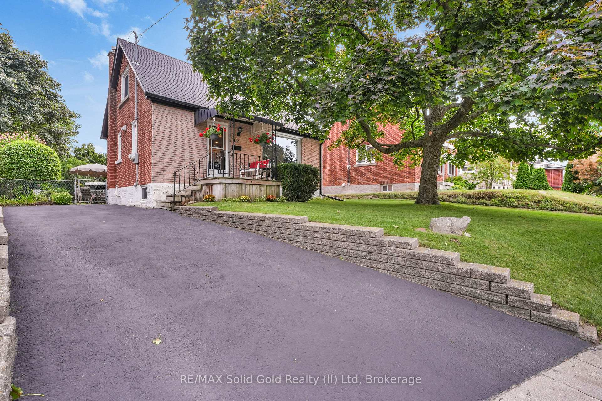 Photo 2 of 142 Lancaster Street W, Kitchener, Northward — HOMEH