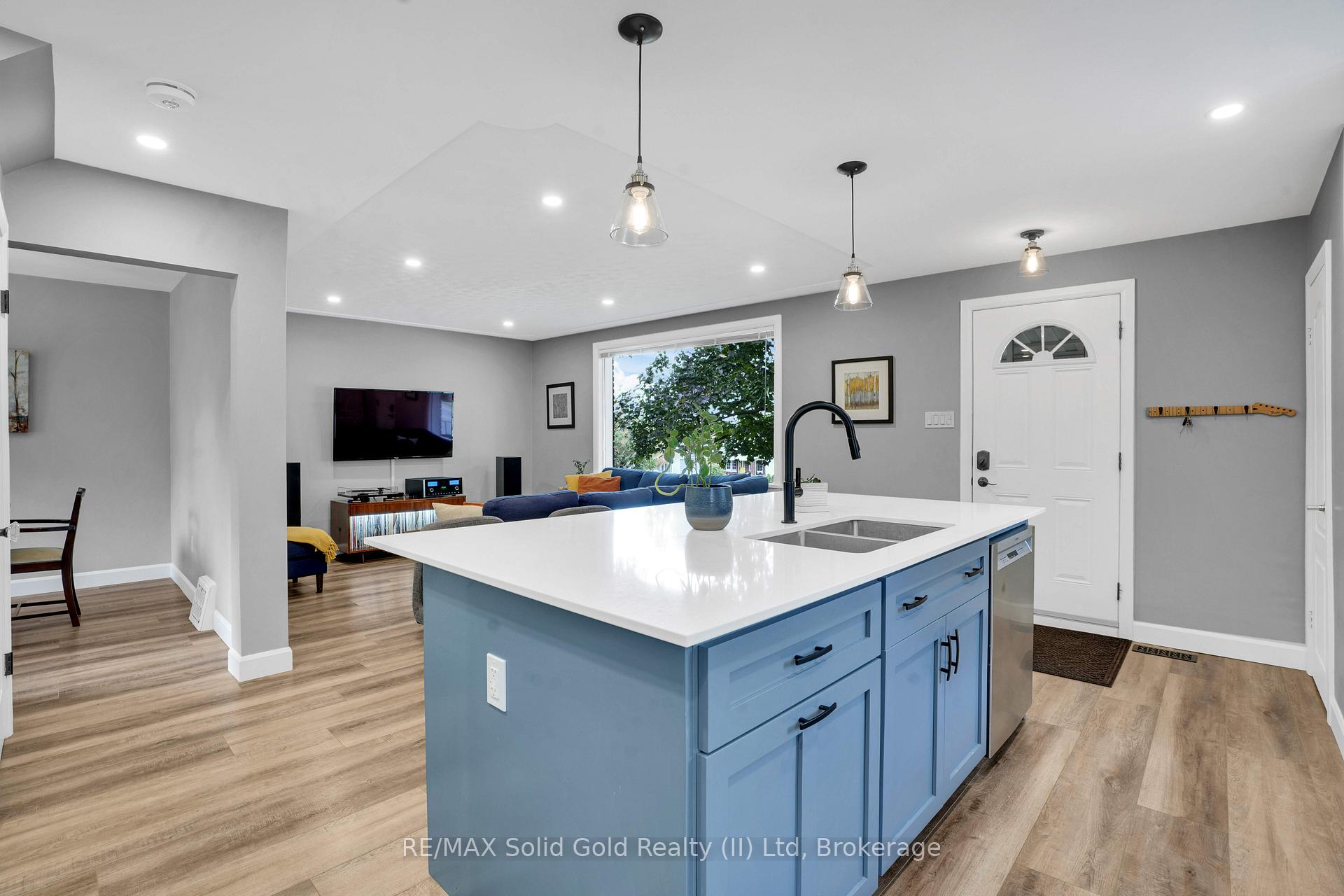 Photo 4 of 142 Lancaster Street W, Kitchener, Northward — HOMEH
