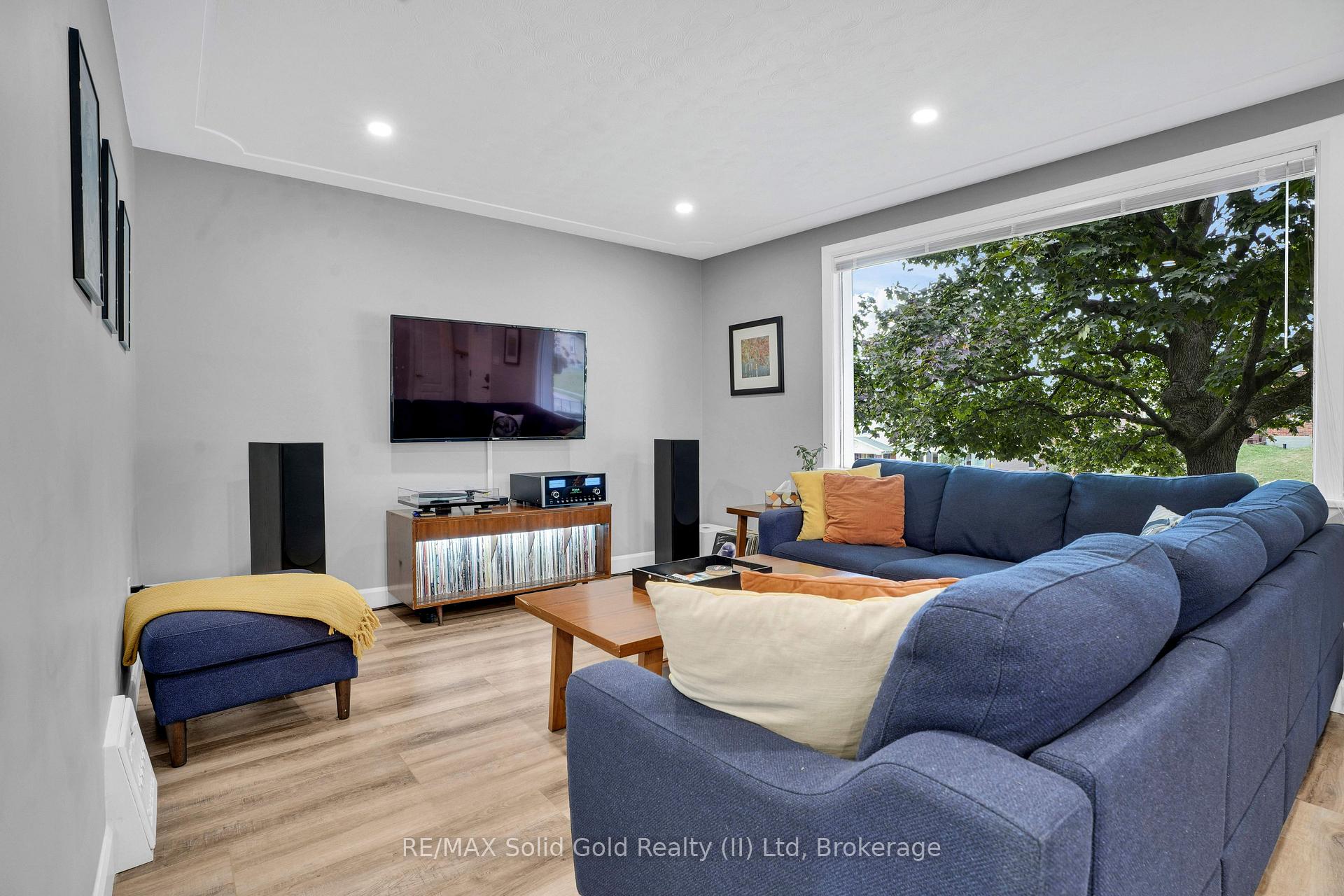 Photo 13 of 142 Lancaster Street W, Kitchener, Northward — HOMEH