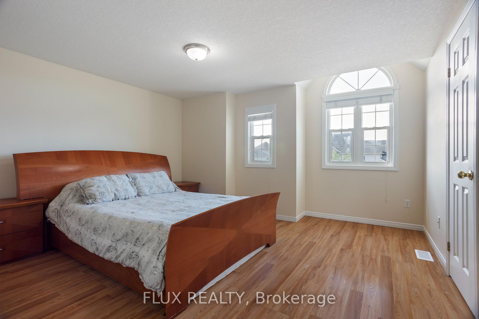 Photo 24 of 2 Donnenwerth Drive, Kitchener — HOMEH