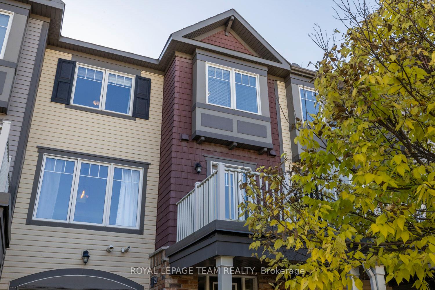 Photo 2 of 552 Foxlight Circle, Ottawa, Kanata - Emerald Meadows/Trailwest — HOMEH