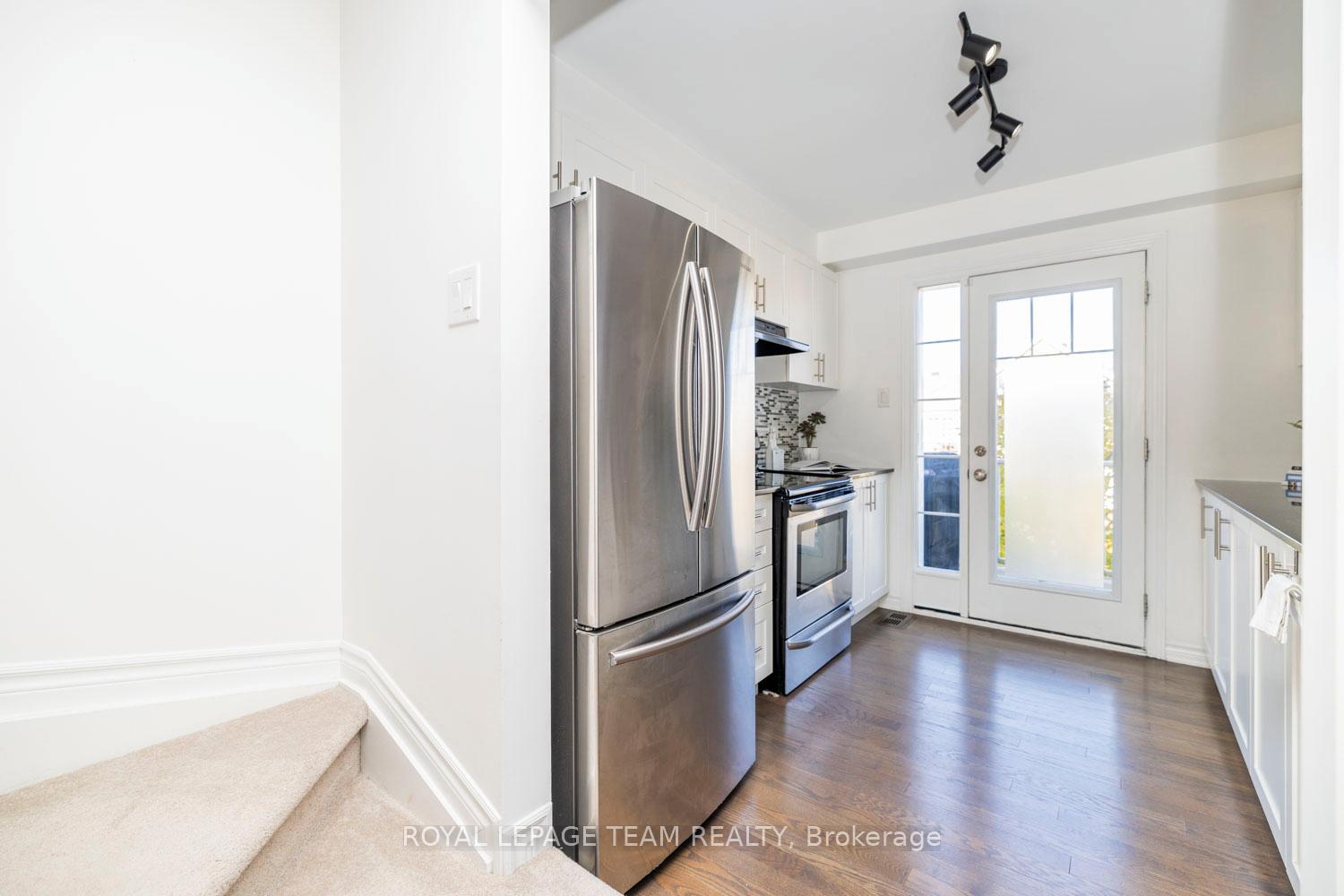 Photo 7 of 552 Foxlight Circle, Ottawa, Kanata - Emerald Meadows/Trailwest — HOMEH