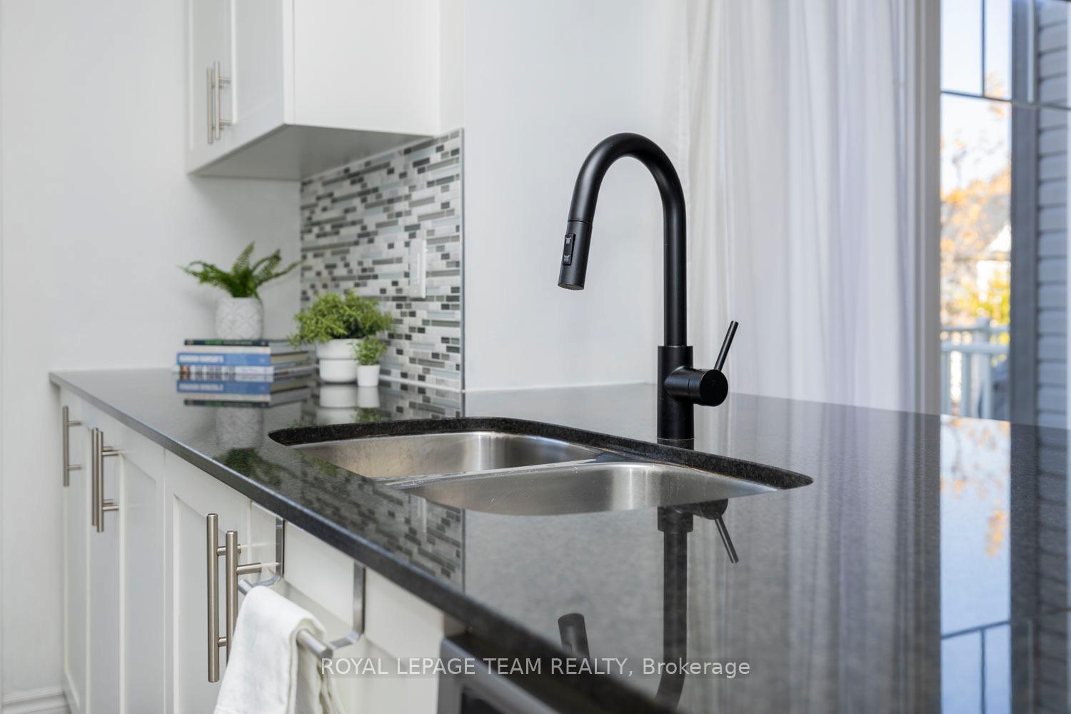 Photo 9 of 552 Foxlight Circle, Ottawa, Kanata - Emerald Meadows/Trailwest — HOMEH