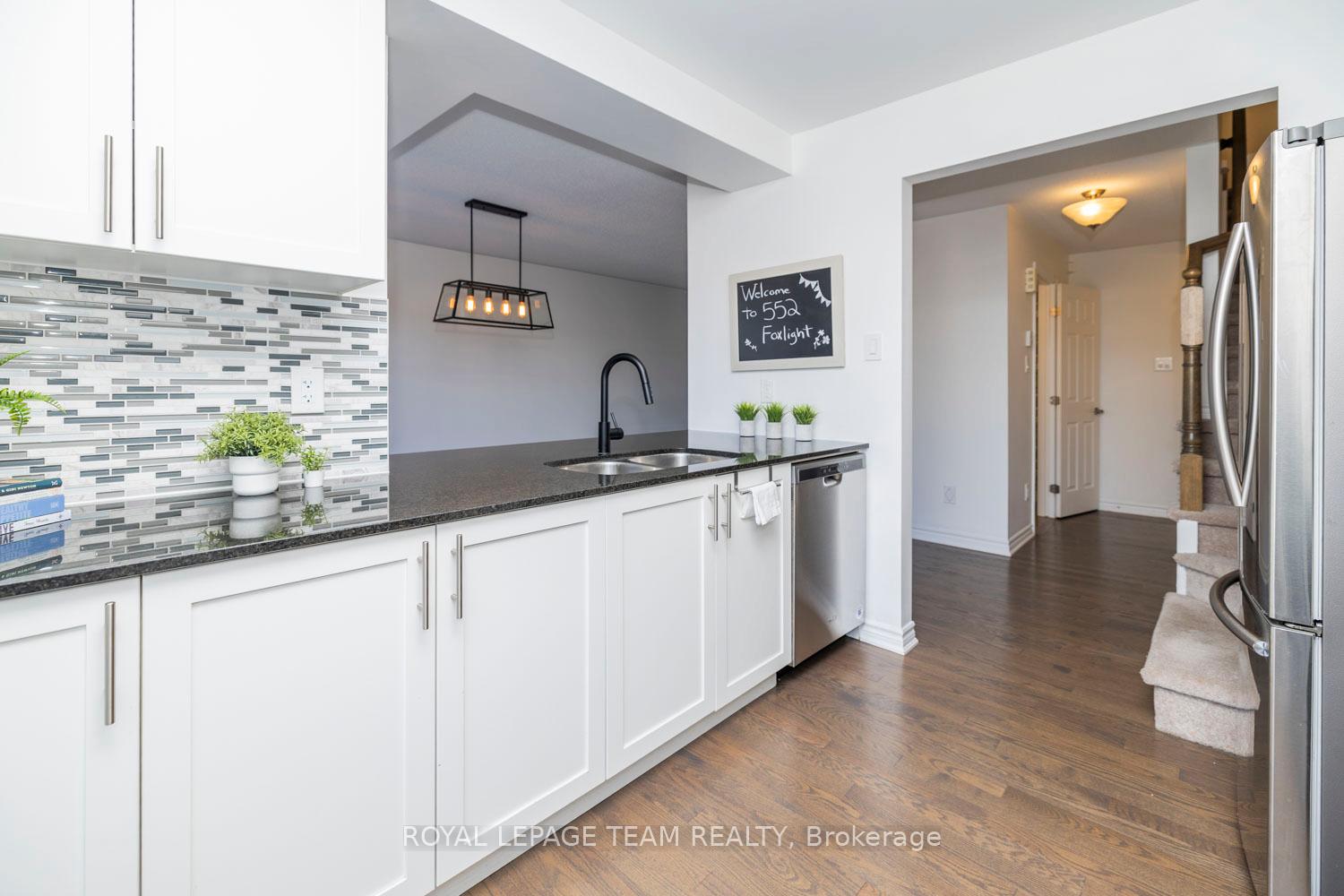 Photo 12 of 552 Foxlight Circle, Ottawa, Kanata - Emerald Meadows/Trailwest — HOMEH