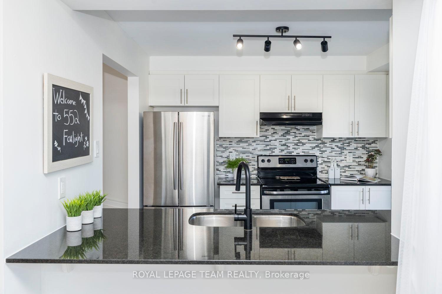 Photo 13 of 552 Foxlight Circle, Ottawa, Kanata - Emerald Meadows/Trailwest — HOMEH