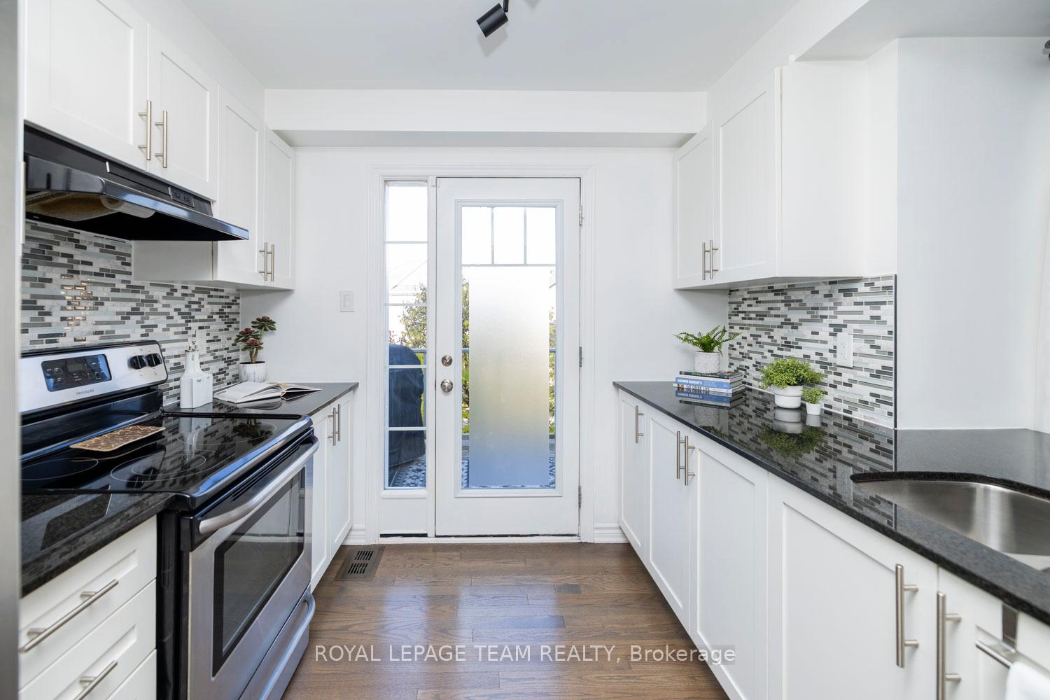 Photo 14 of 552 Foxlight Circle, Ottawa, Kanata - Emerald Meadows/Trailwest — HOMEH