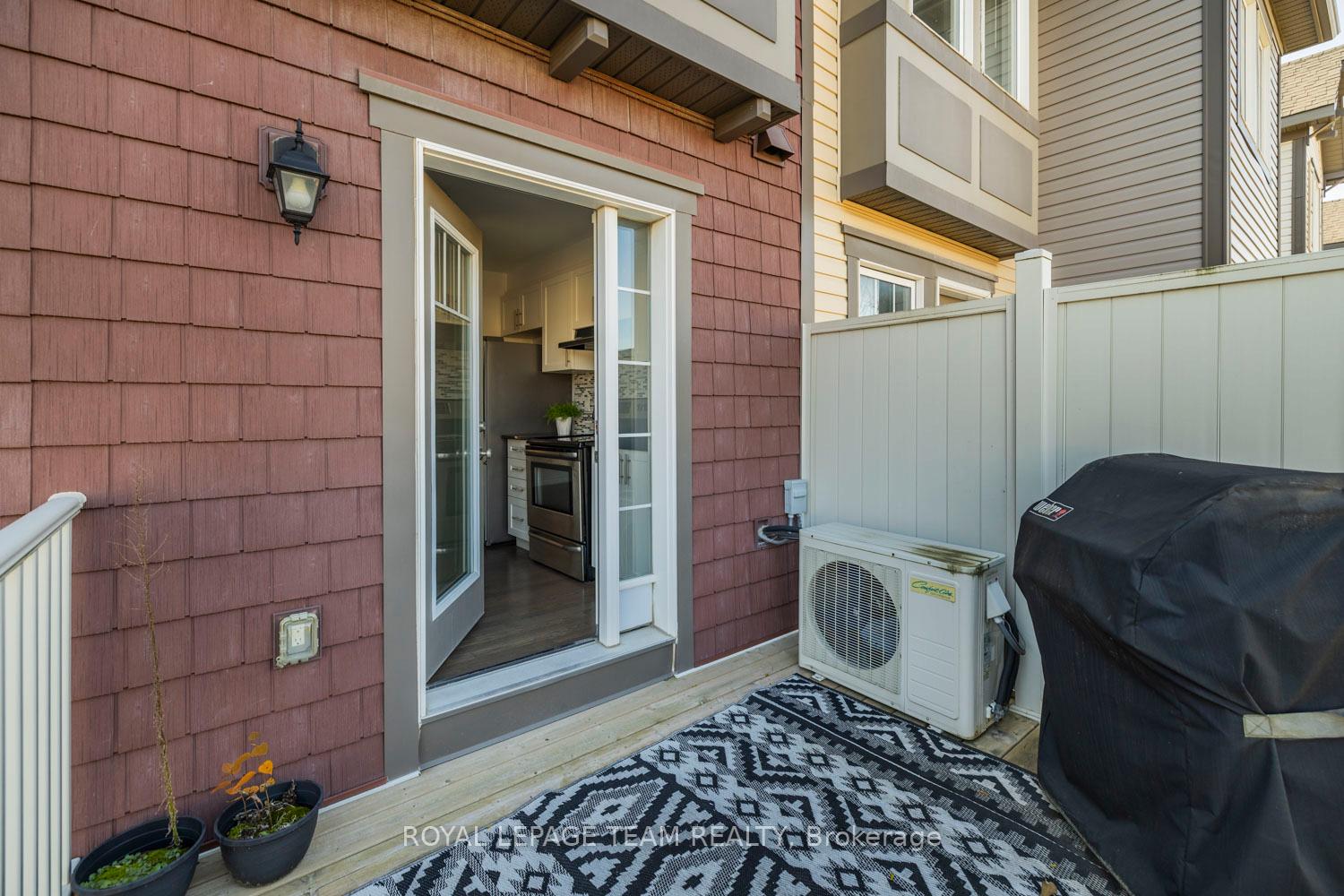 Photo 15 of 552 Foxlight Circle, Ottawa, Kanata - Emerald Meadows/Trailwest — HOMEH
