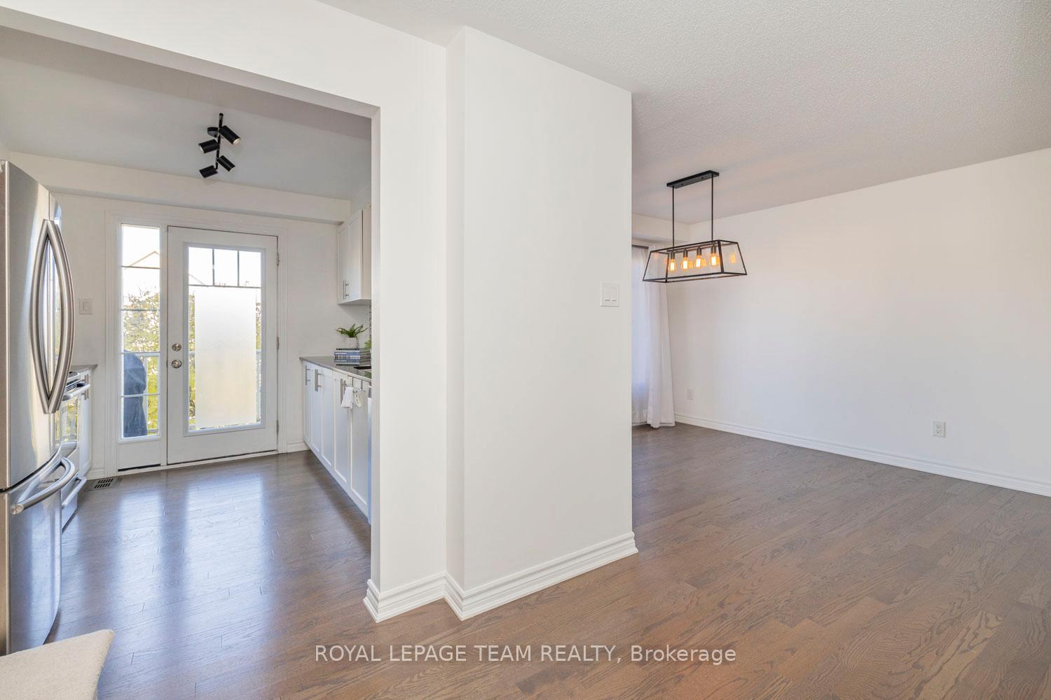 Photo 17 of 552 Foxlight Circle, Ottawa, Kanata - Emerald Meadows/Trailwest — HOMEH