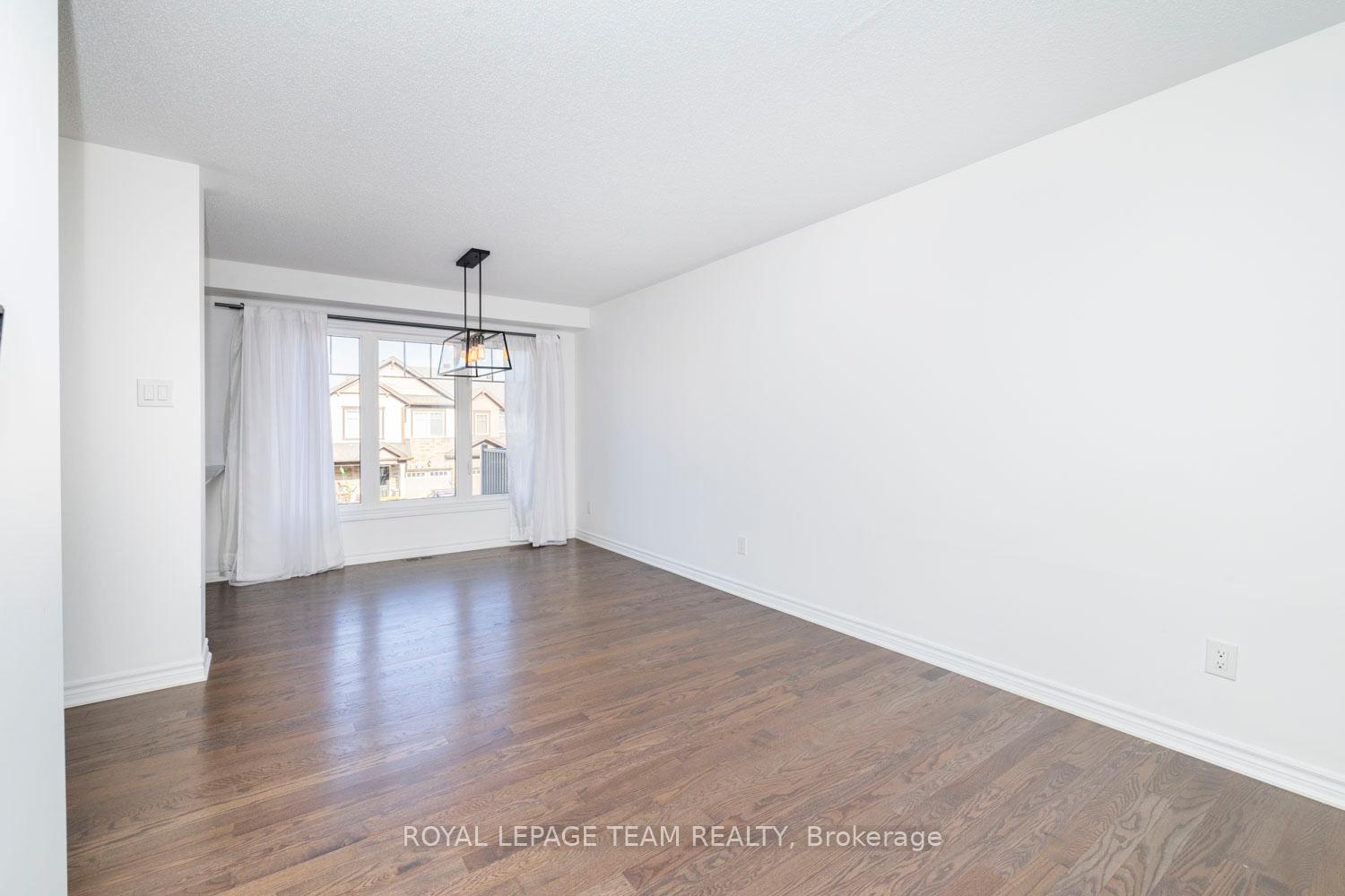 Photo 18 of 552 Foxlight Circle, Ottawa, Kanata - Emerald Meadows/Trailwest — HOMEH