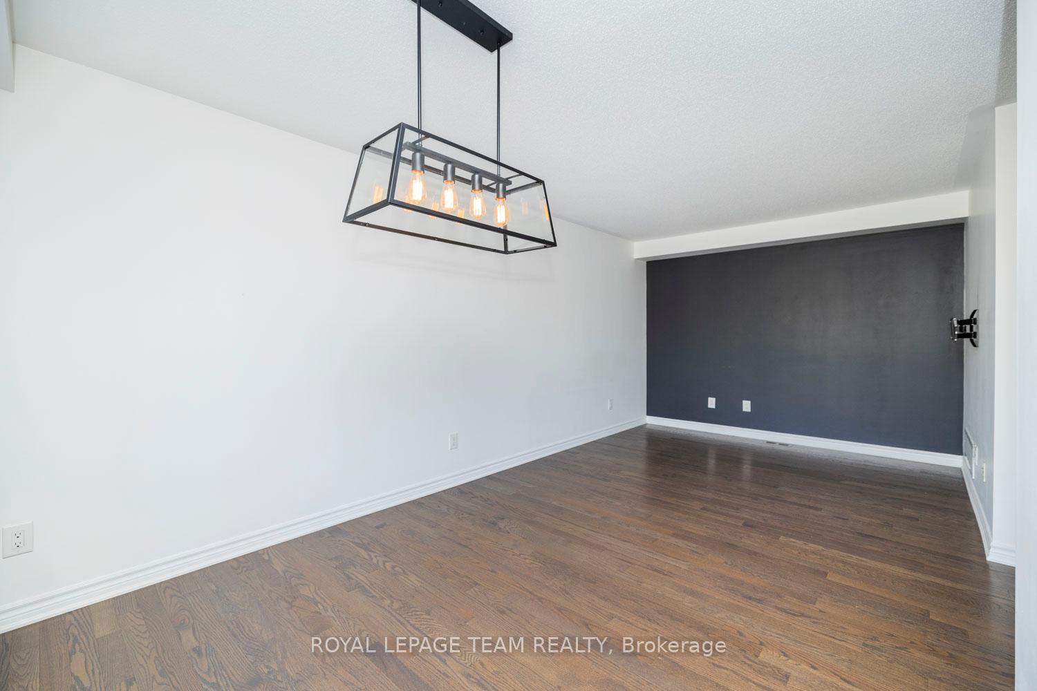 Photo 19 of 552 Foxlight Circle, Ottawa, Kanata - Emerald Meadows/Trailwest — HOMEH