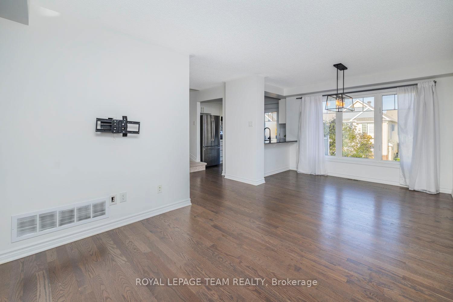 Photo 21 of 552 Foxlight Circle, Ottawa, Kanata - Emerald Meadows/Trailwest — HOMEH