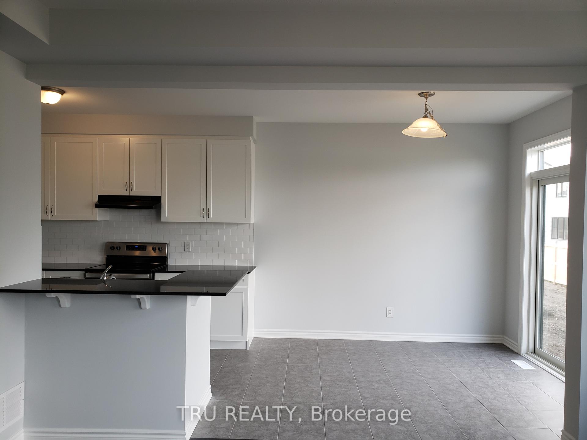 Photo 3 of 151 Pictou Crescent, Ottawa, Kanata - Emerald Meadows/Trailwest — HOMEH