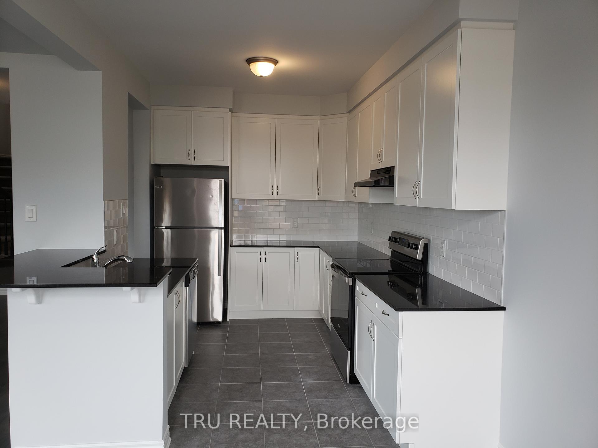 Photo 4 of 151 Pictou Crescent, Ottawa, Kanata - Emerald Meadows/Trailwest — HOMEH