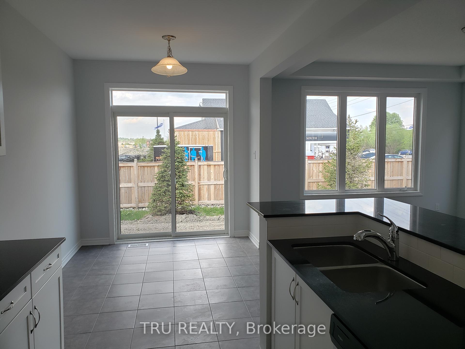 Photo 6 of 151 Pictou Crescent, Ottawa, Kanata - Emerald Meadows/Trailwest — HOMEH