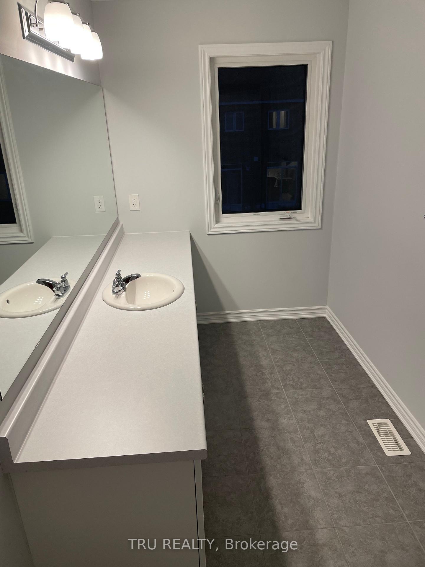 Photo 17 of 151 Pictou Crescent, Ottawa, Kanata - Emerald Meadows/Trailwest — HOMEH