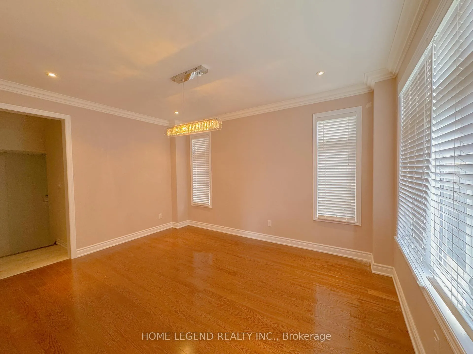 Photo 5 of 101 Glengordon Crescent, Markham, Devil's Elbow — HOMEH