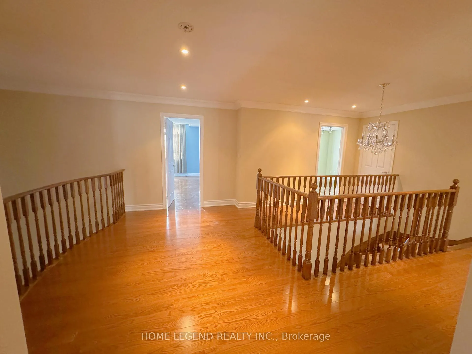 Photo 7 of 101 Glengordon Crescent, Markham, Devil's Elbow — HOMEH