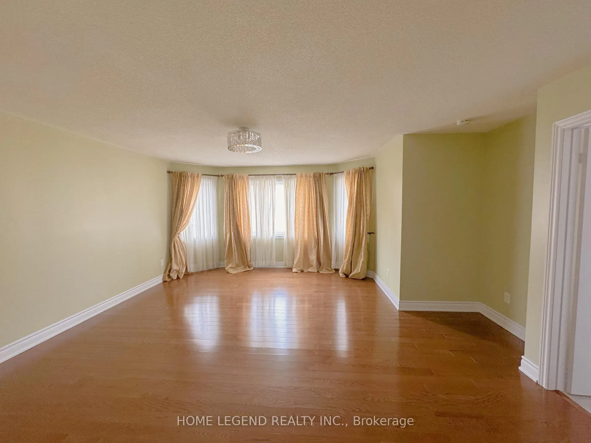 Photo 9 of 101 Glengordon Crescent, Markham, Devil's Elbow — HOMEH
