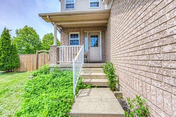Photo 3 of 112 Milfoil Crescent, Kitchener — HOMEH