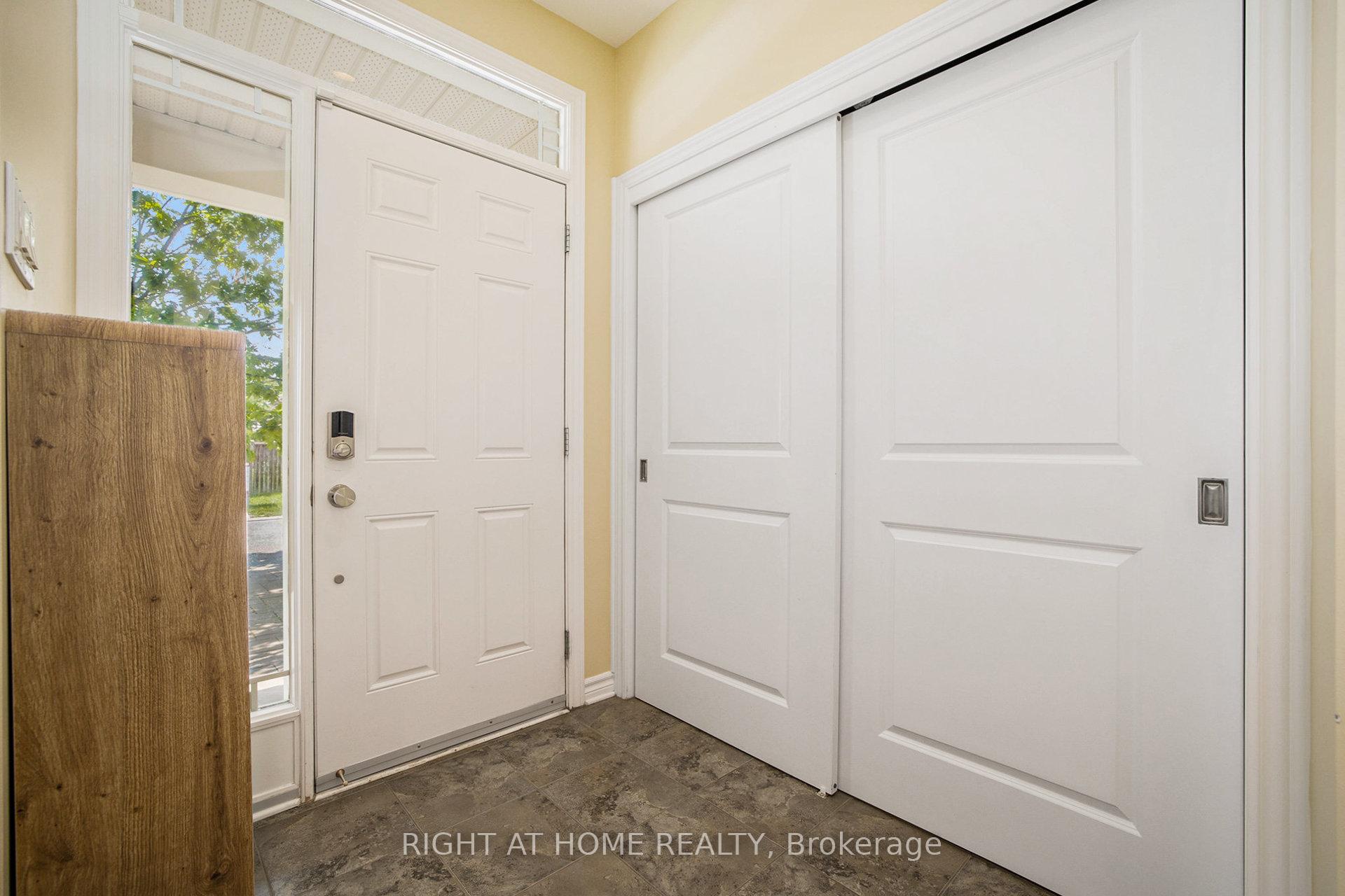 Photo 6 of 804 Oakside Crescent, Ottawa, Kanata - Morgan's Grant/South March — HOMEH