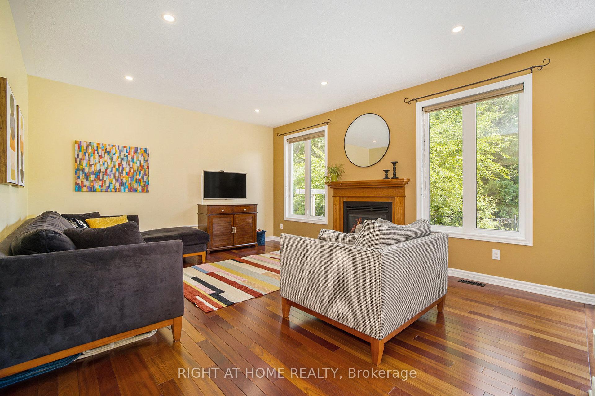 Photo 7 of 804 Oakside Crescent, Ottawa, Kanata - Morgan's Grant/South March — HOMEH
