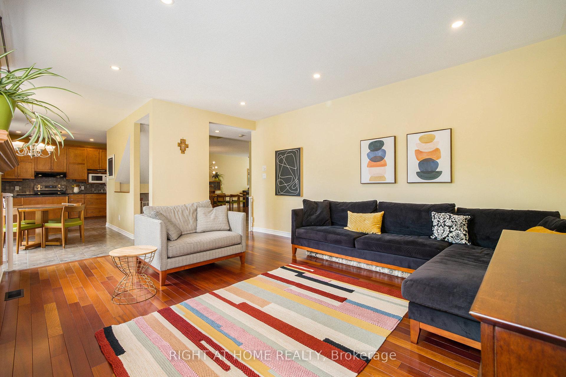 Photo 9 of 804 Oakside Crescent, Ottawa, Kanata - Morgan's Grant/South March — HOMEH