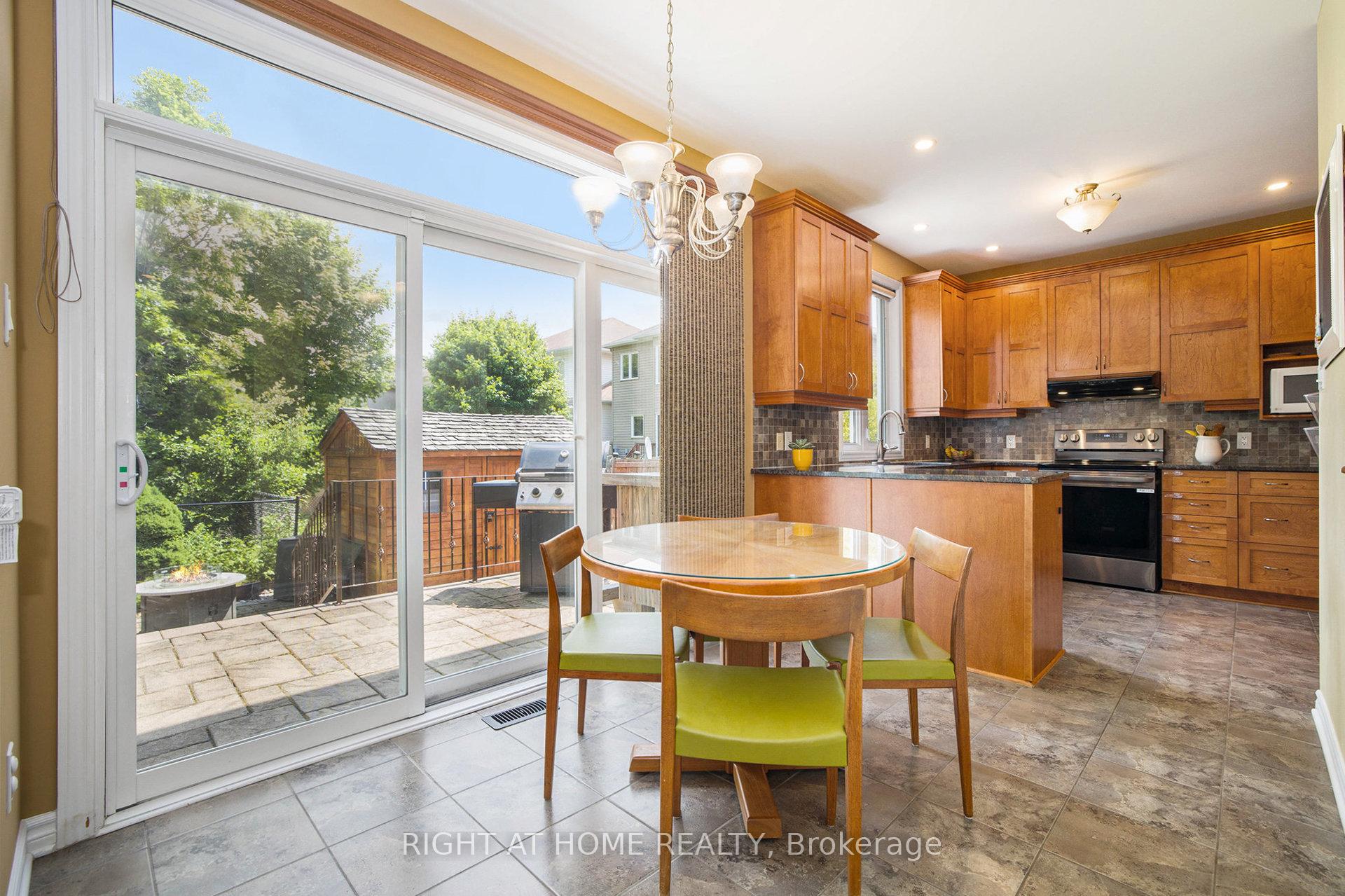 Photo 19 of 804 Oakside Crescent, Ottawa, Kanata - Morgan's Grant/South March — HOMEH