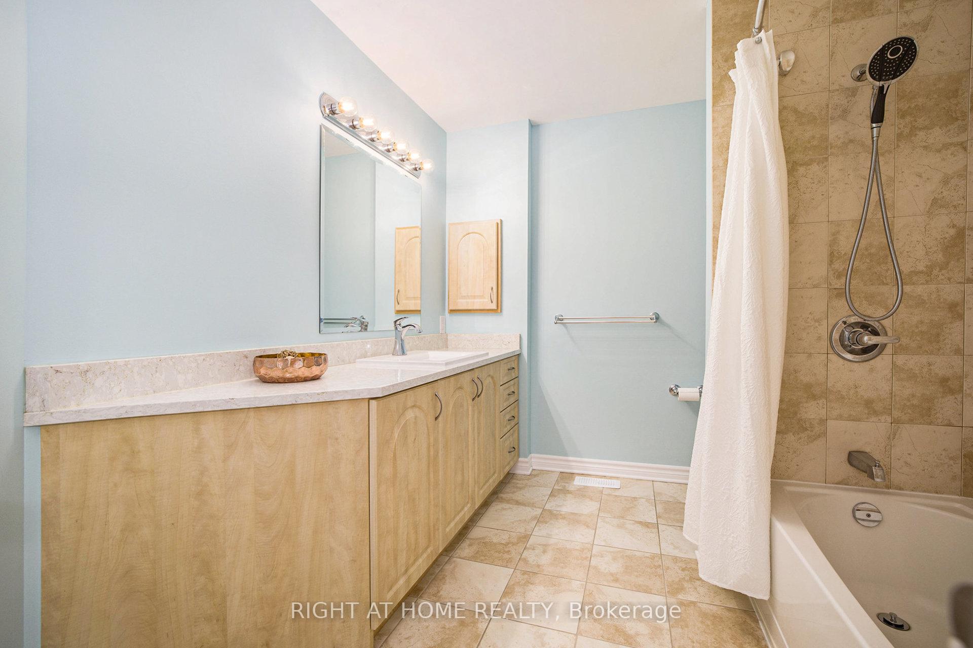 Photo 31 of 804 Oakside Crescent, Ottawa, Kanata - Morgan's Grant/South March — HOMEH