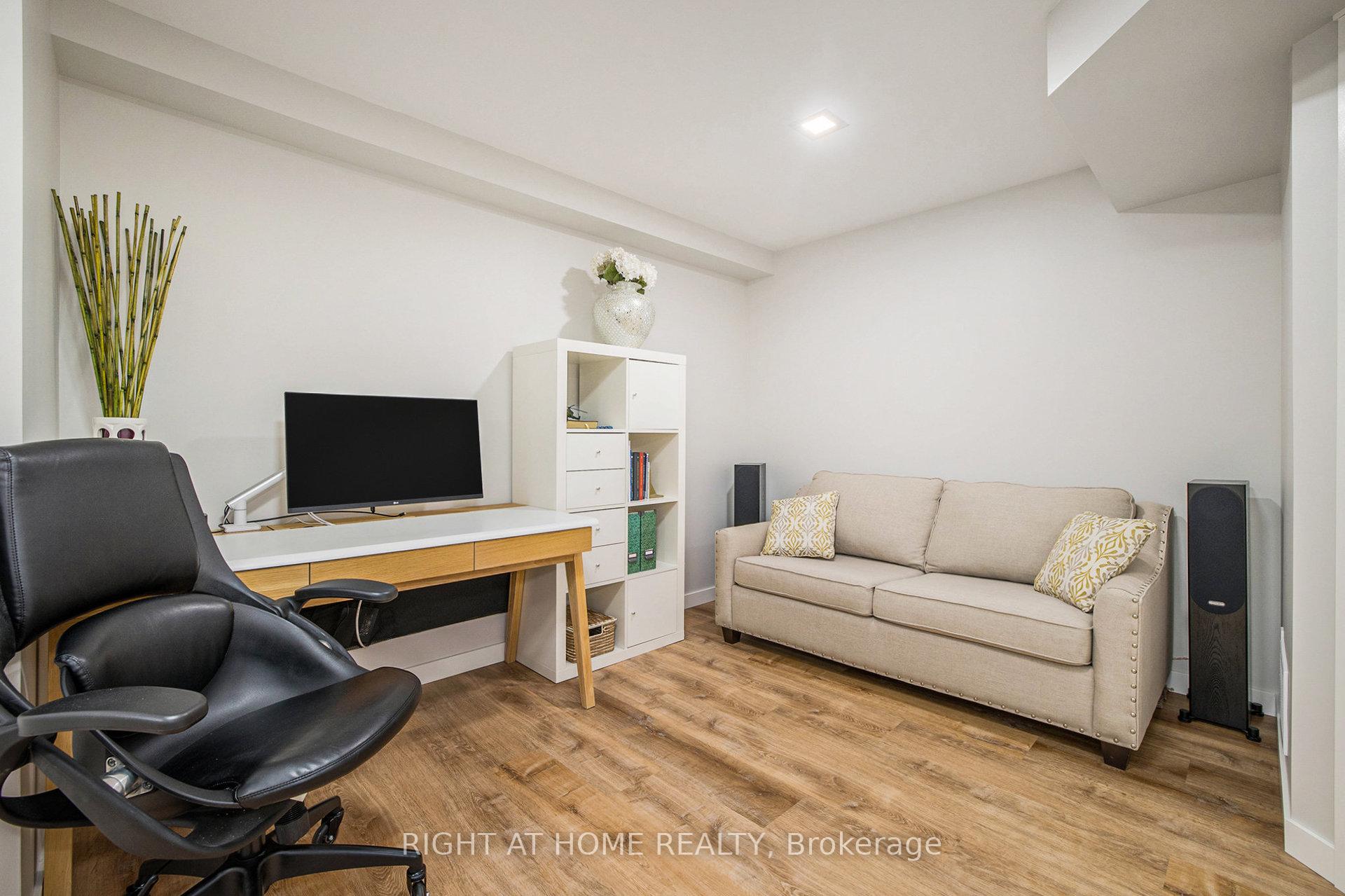 Photo 33 of 804 Oakside Crescent, Ottawa, Kanata - Morgan's Grant/South March — HOMEH