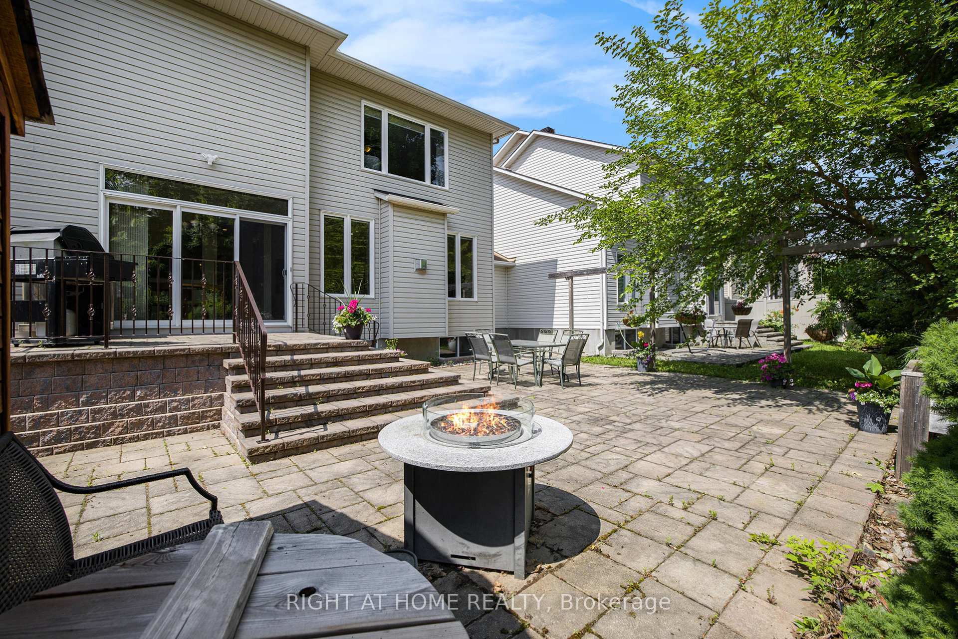 Photo 39 of 804 Oakside Crescent, Ottawa, Kanata - Morgan's Grant/South March — HOMEH