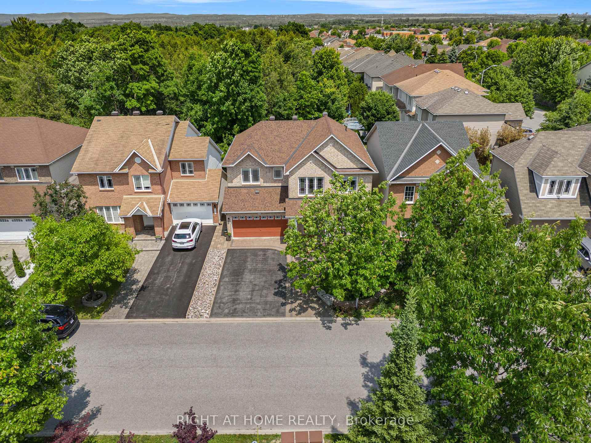 Photo 46 of 804 Oakside Crescent, Ottawa, Kanata - Morgan's Grant/South March — HOMEH