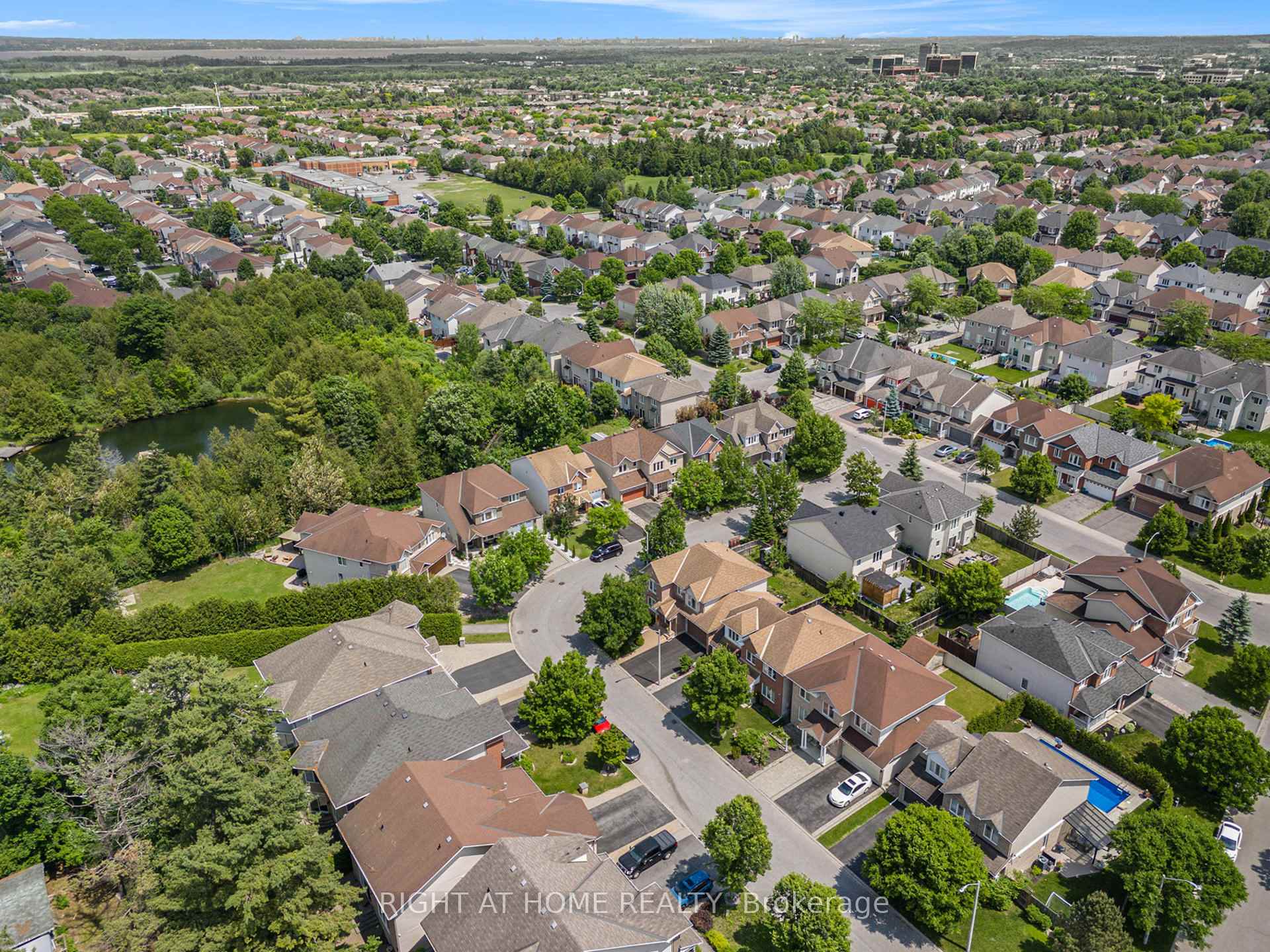 Photo 48 of 804 Oakside Crescent, Ottawa, Kanata - Morgan's Grant/South March — HOMEH