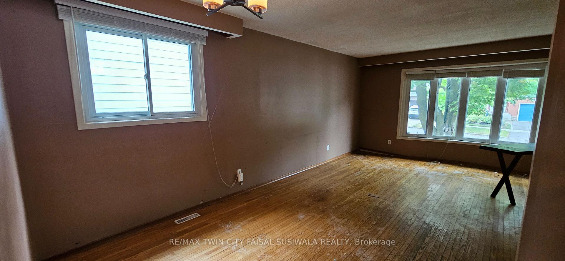 Photo 4 of 143 Brookside Crescent, Kitchener — HOMEH