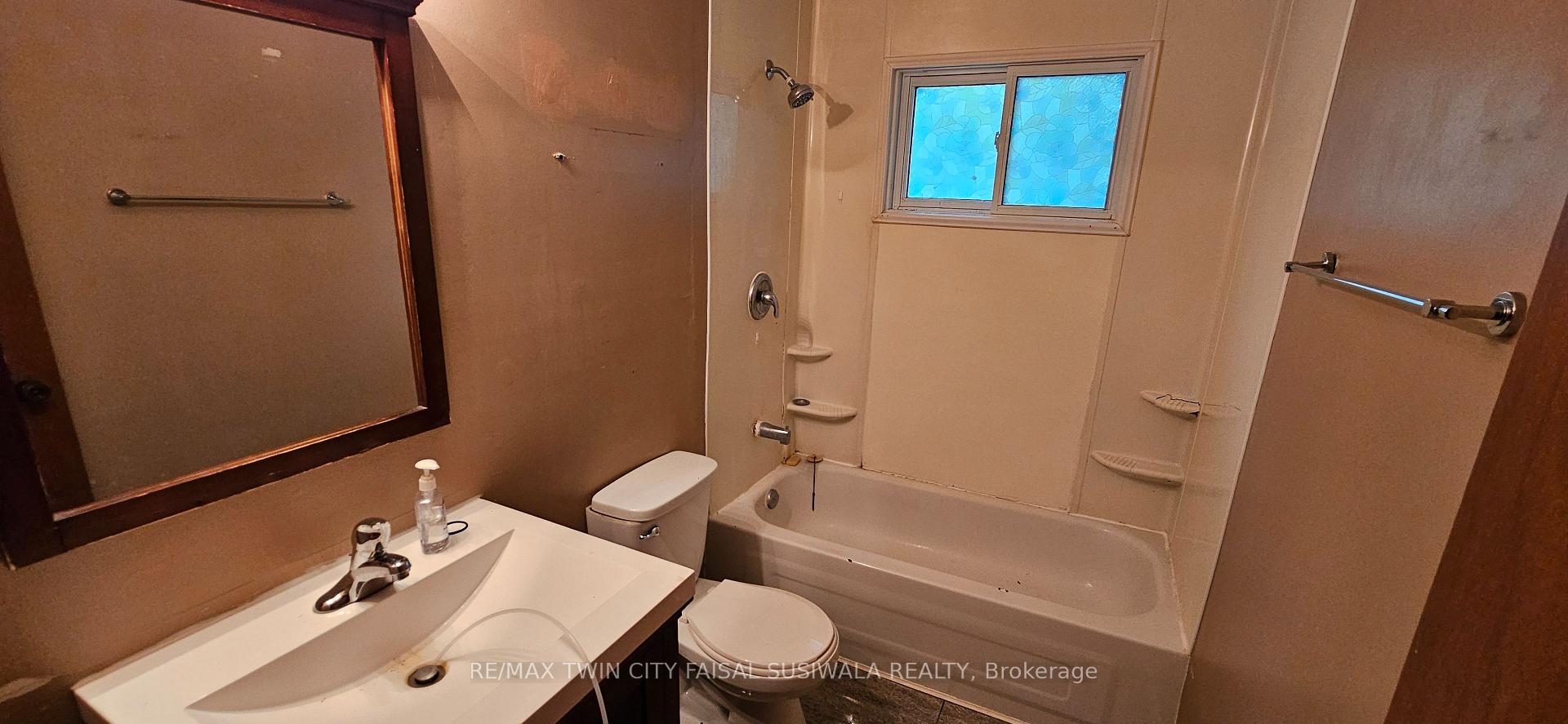 Photo 9 of 143 Brookside Crescent, Kitchener — HOMEH