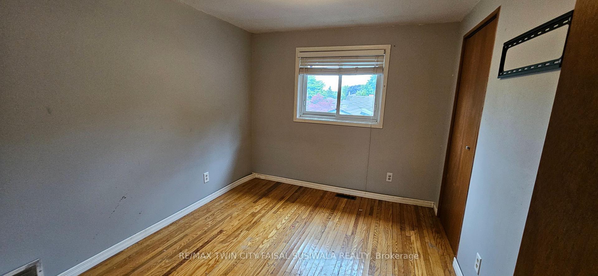 Photo 10 of 143 Brookside Crescent, Kitchener — HOMEH