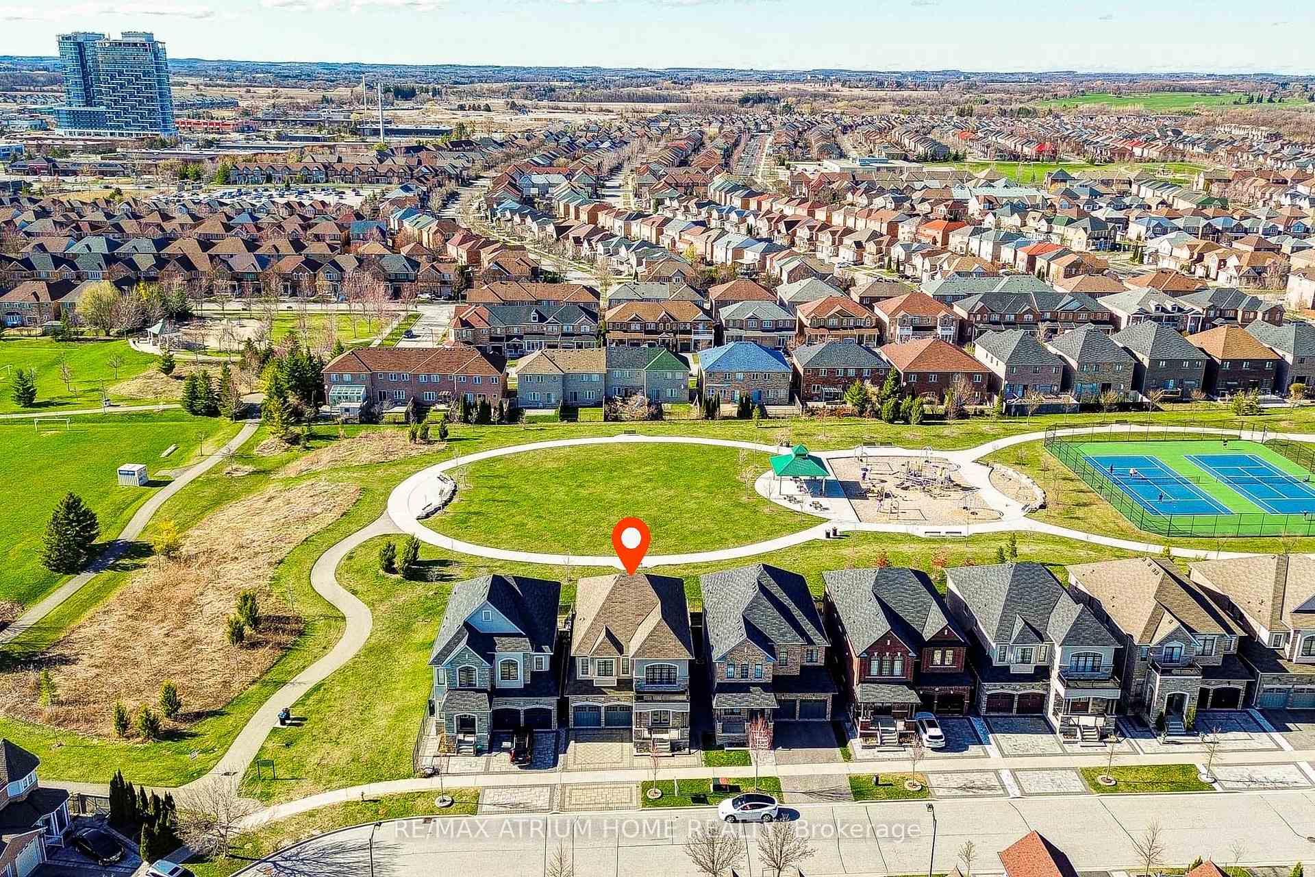 Photo 2 of 127 Maple Ridge Crescent, Markham, Greensborough — HOMEH