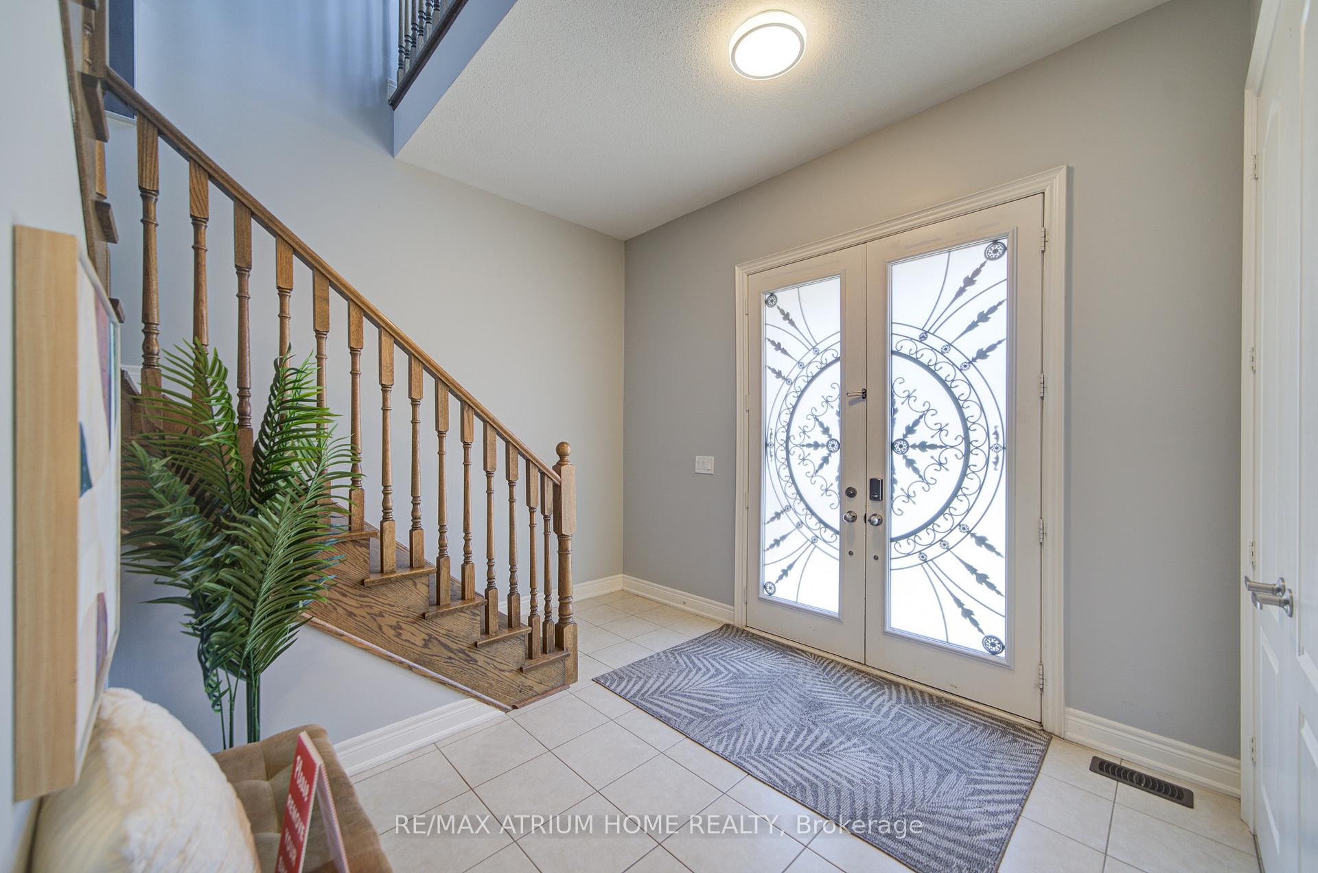 Photo 4 of 127 Maple Ridge Crescent, Markham, Greensborough — HOMEH