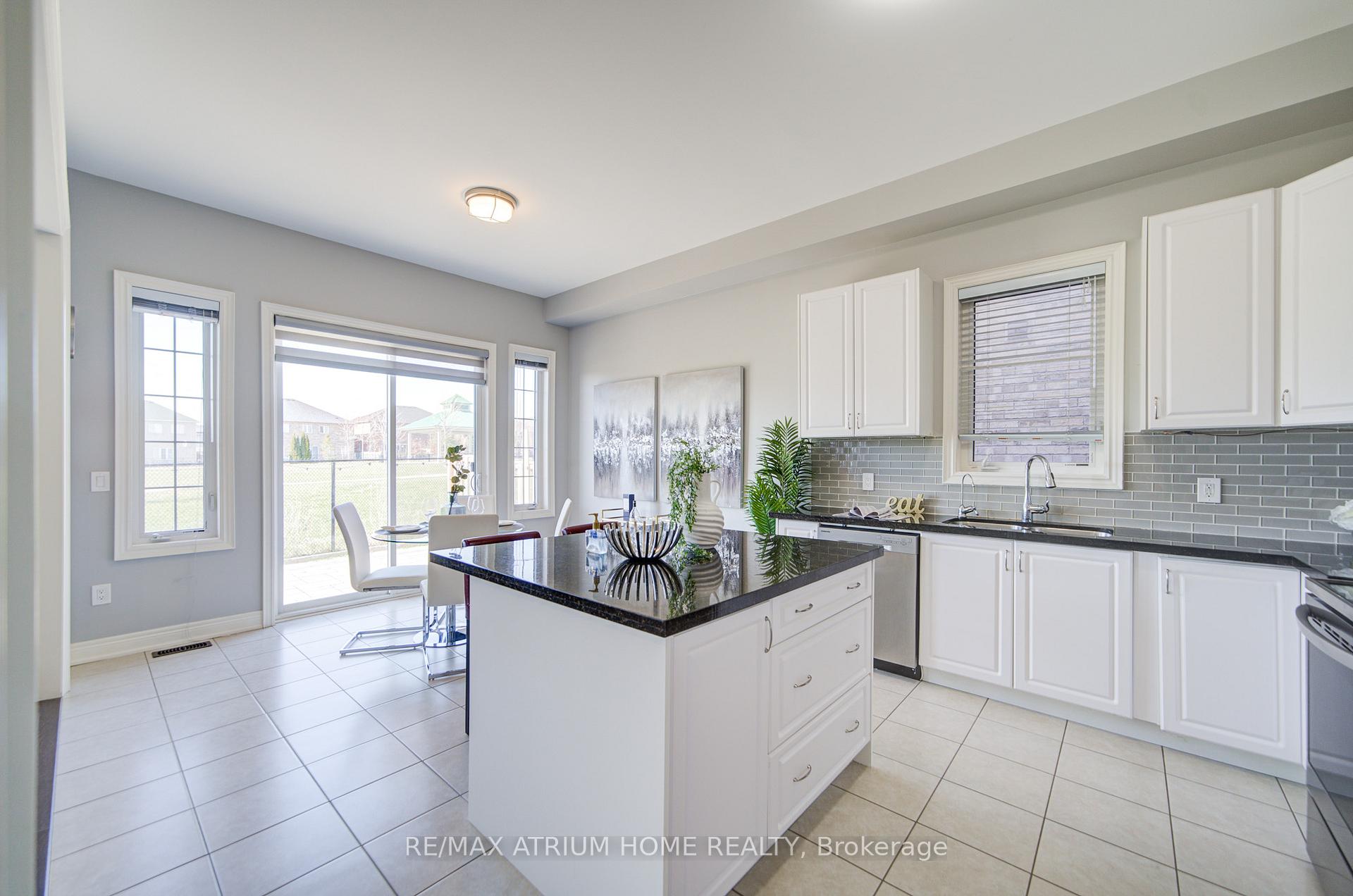 Photo 16 of 127 Maple Ridge Crescent, Markham, Greensborough — HOMEH