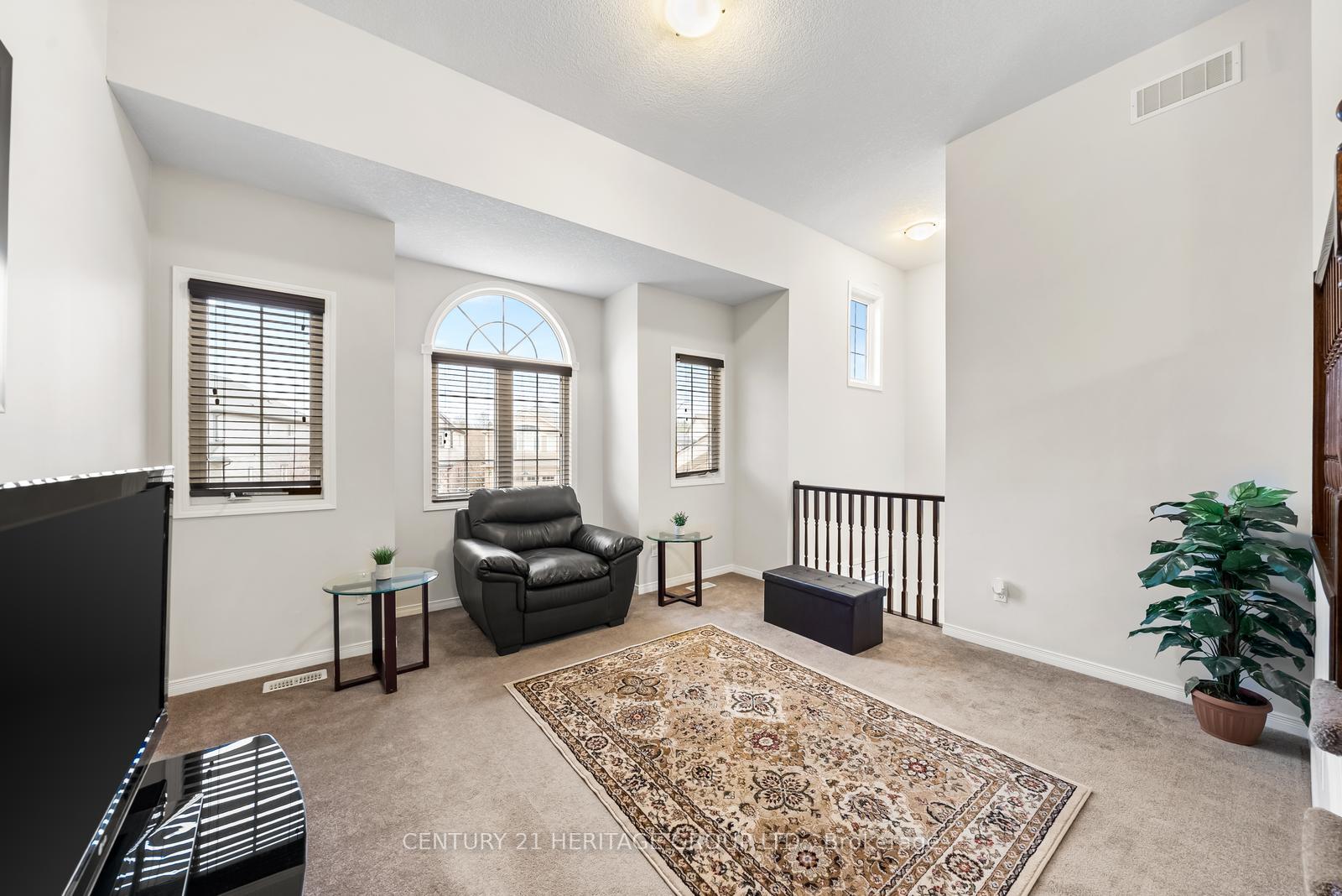 Photo 19 of 382 Woodbine Avenue, Kitchener, Huron Park — HOMEH
