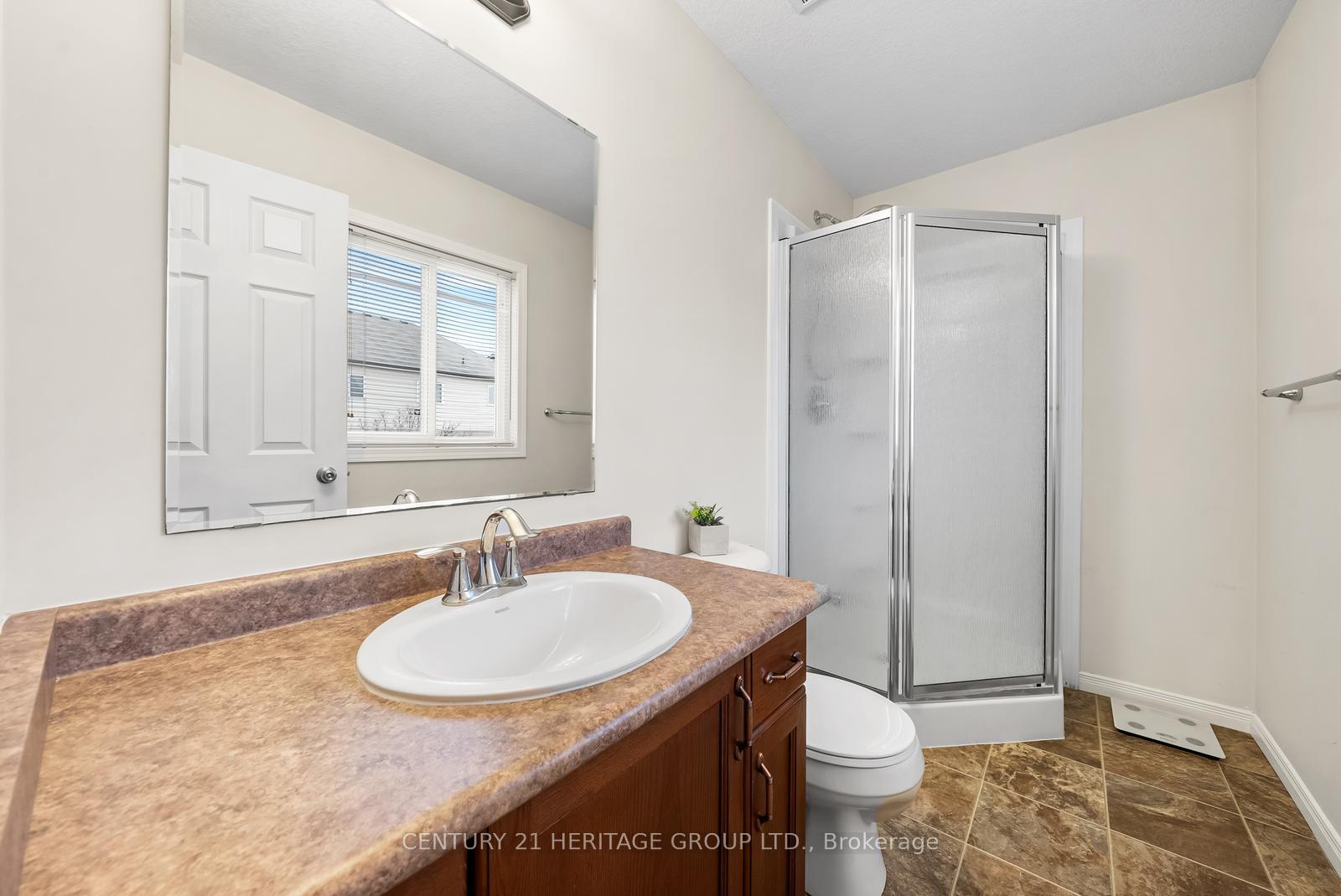 Photo 33 of 382 Woodbine Avenue, Kitchener, Huron Park — HOMEH