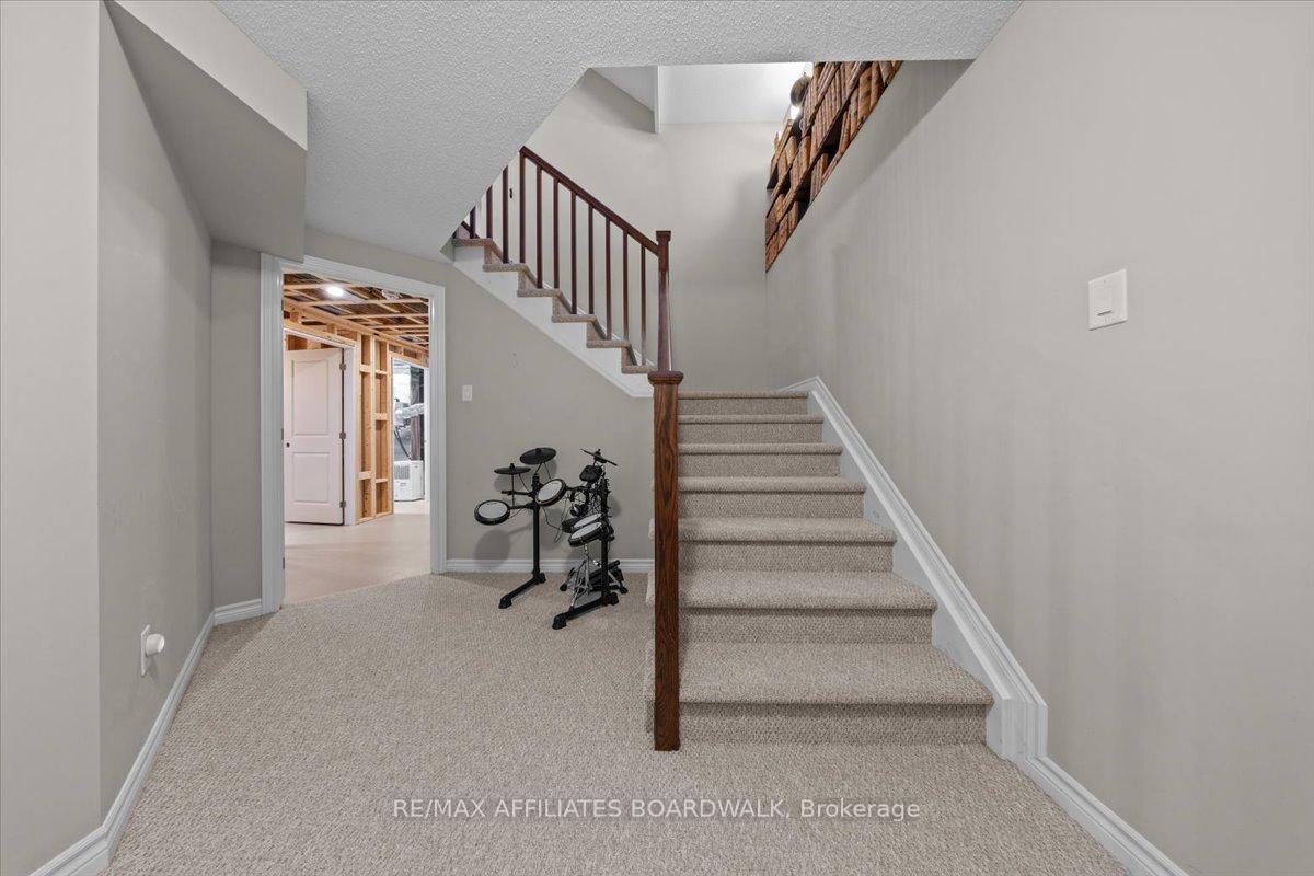 Photo 38 of 242 Escarpment Crescent, Ottawa, Kanata - Kanata Lakes/Heritage Hills — HOMEH