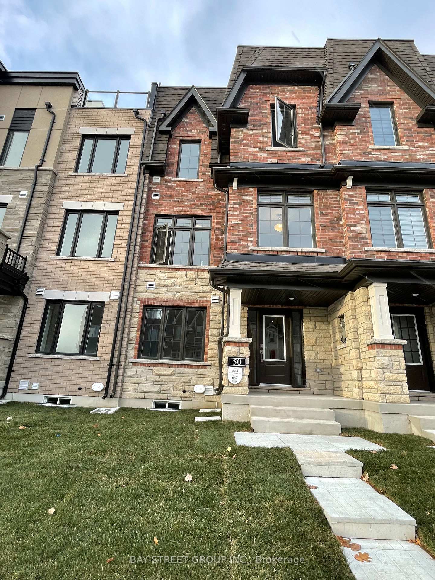 Photo 2 of 50 York Downs Boulevard N, Markham, Angus Glen — HOMEH
