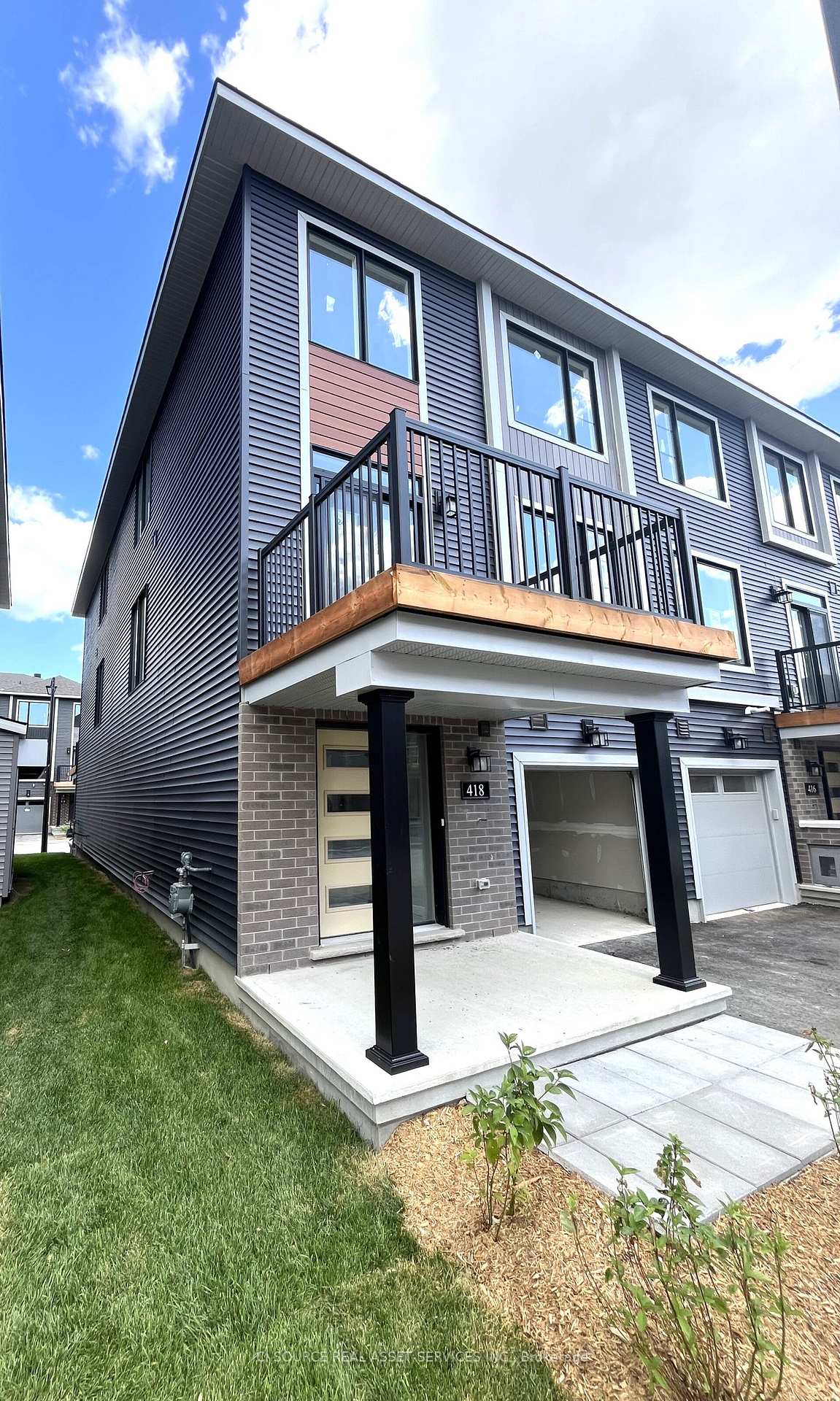 Photo 1 of 418 Silverberry Private, Ottawa, Kanata - Kanata Lakes/Heritage Hills — HOMEH