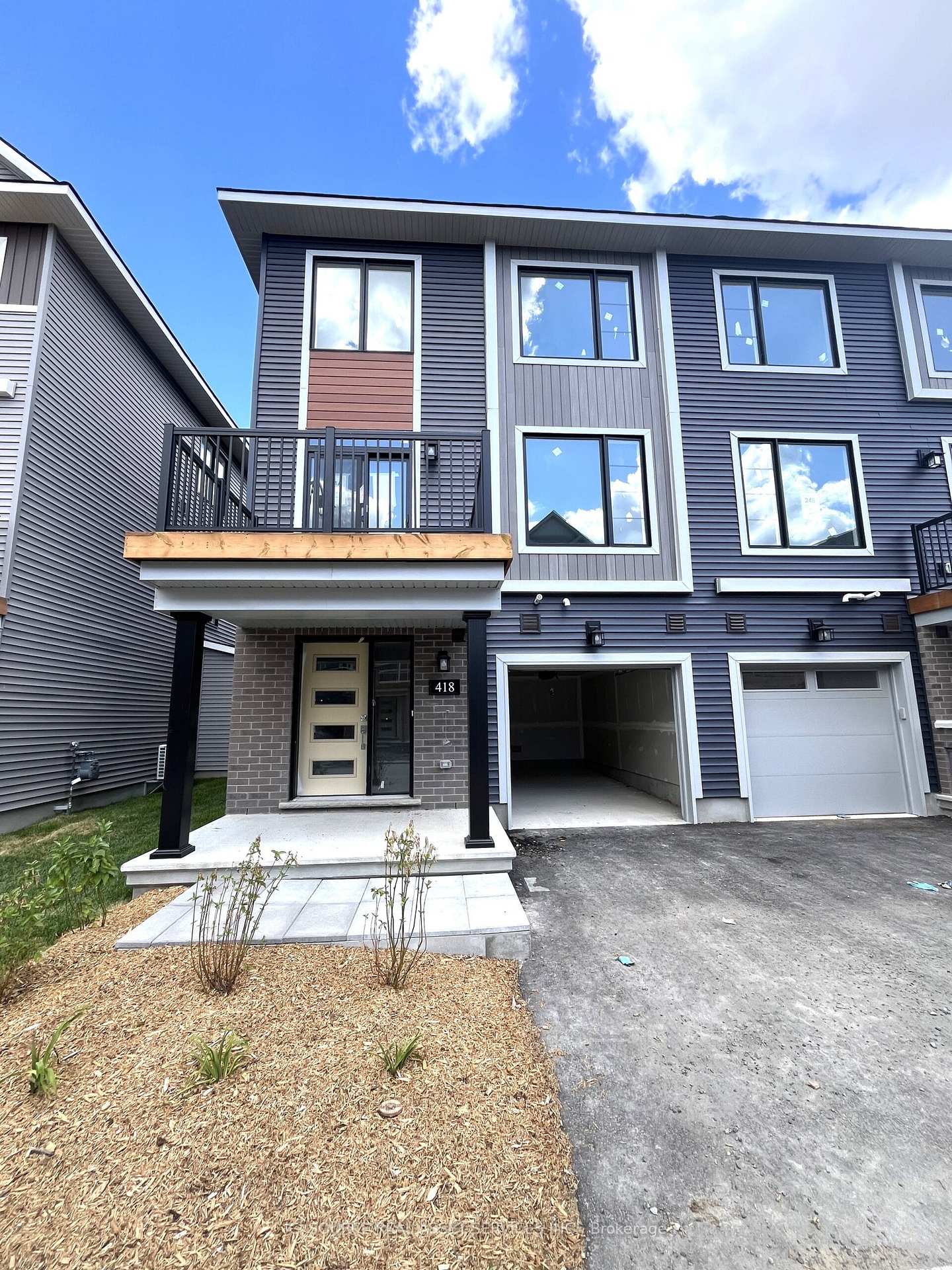 Photo 2 of 418 Silverberry Private, Ottawa, Kanata - Kanata Lakes/Heritage Hills — HOMEH