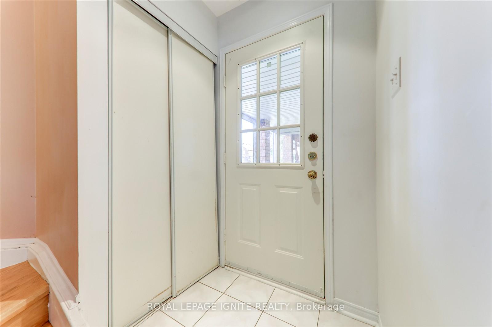 Photo 6 of 218 Sophia Road, Markham, Middlefield — HOMEH