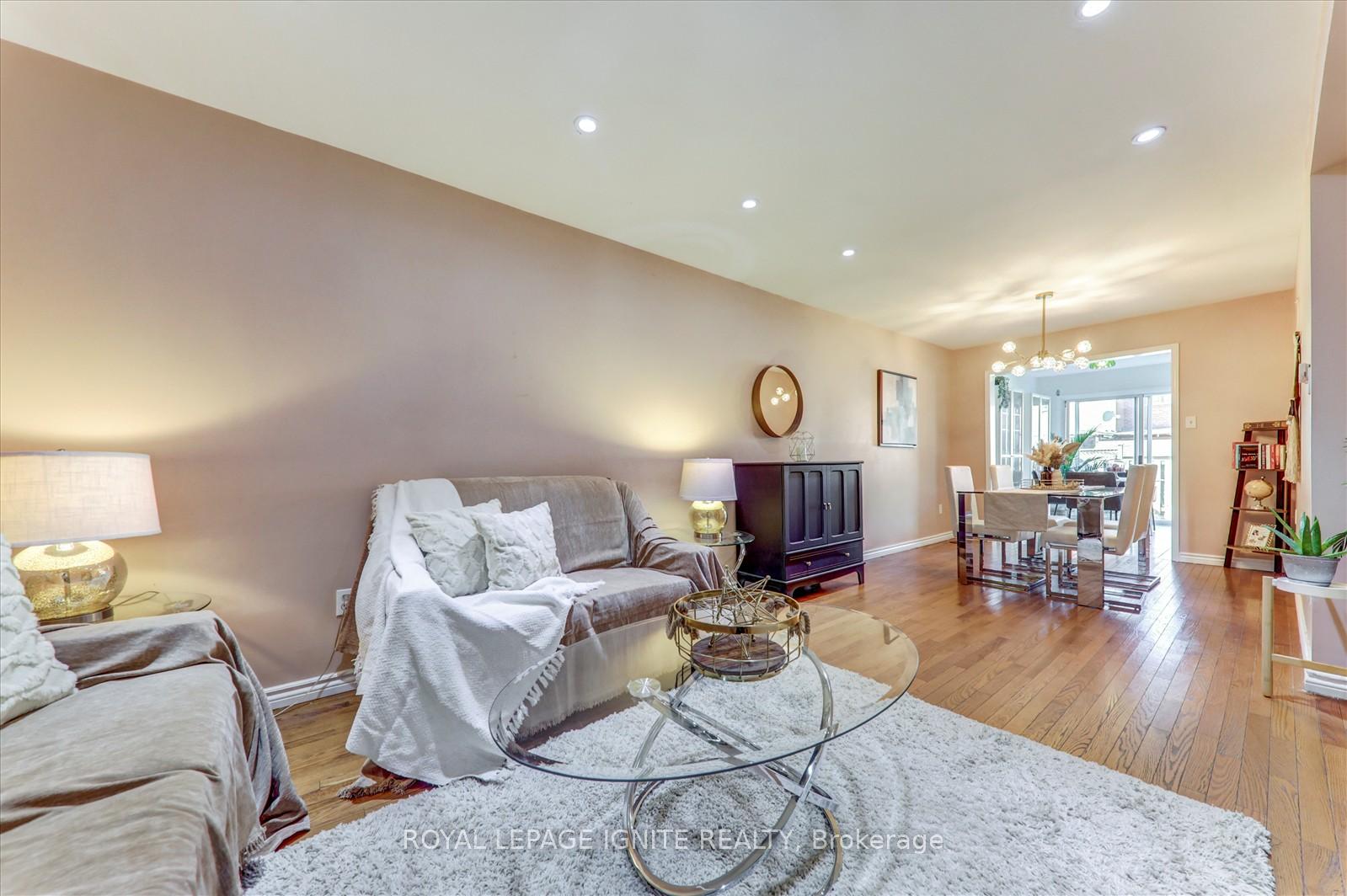 Photo 8 of 218 Sophia Road, Markham, Middlefield — HOMEH