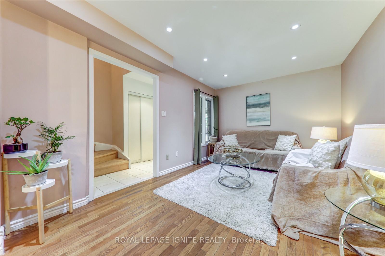 Photo 9 of 218 Sophia Road, Markham, Middlefield — HOMEH